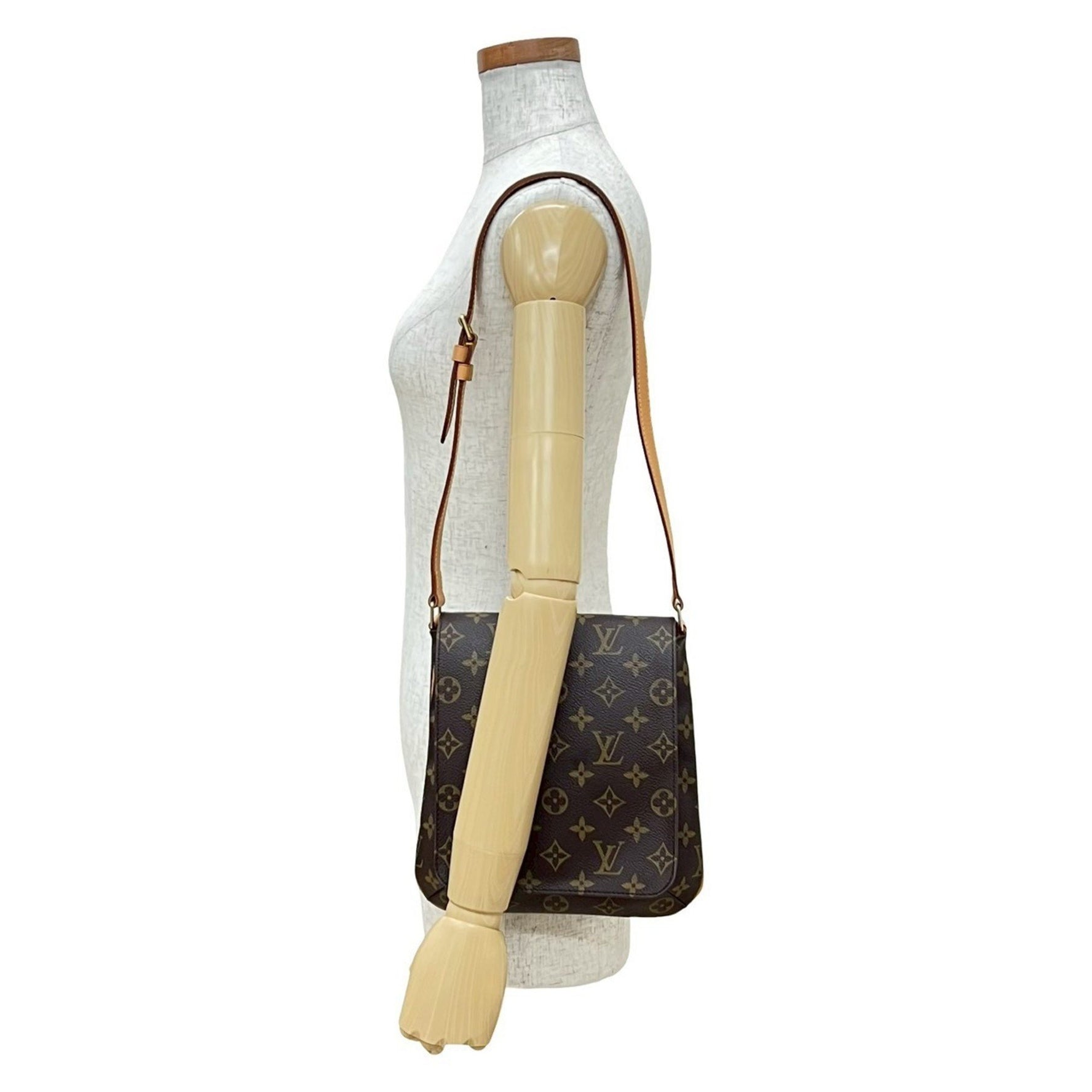 Nearly unused LOUIS VUITTON Musette Salsa Monogram Leather Semi-Shoulder Bag/Pochette/Sacoche