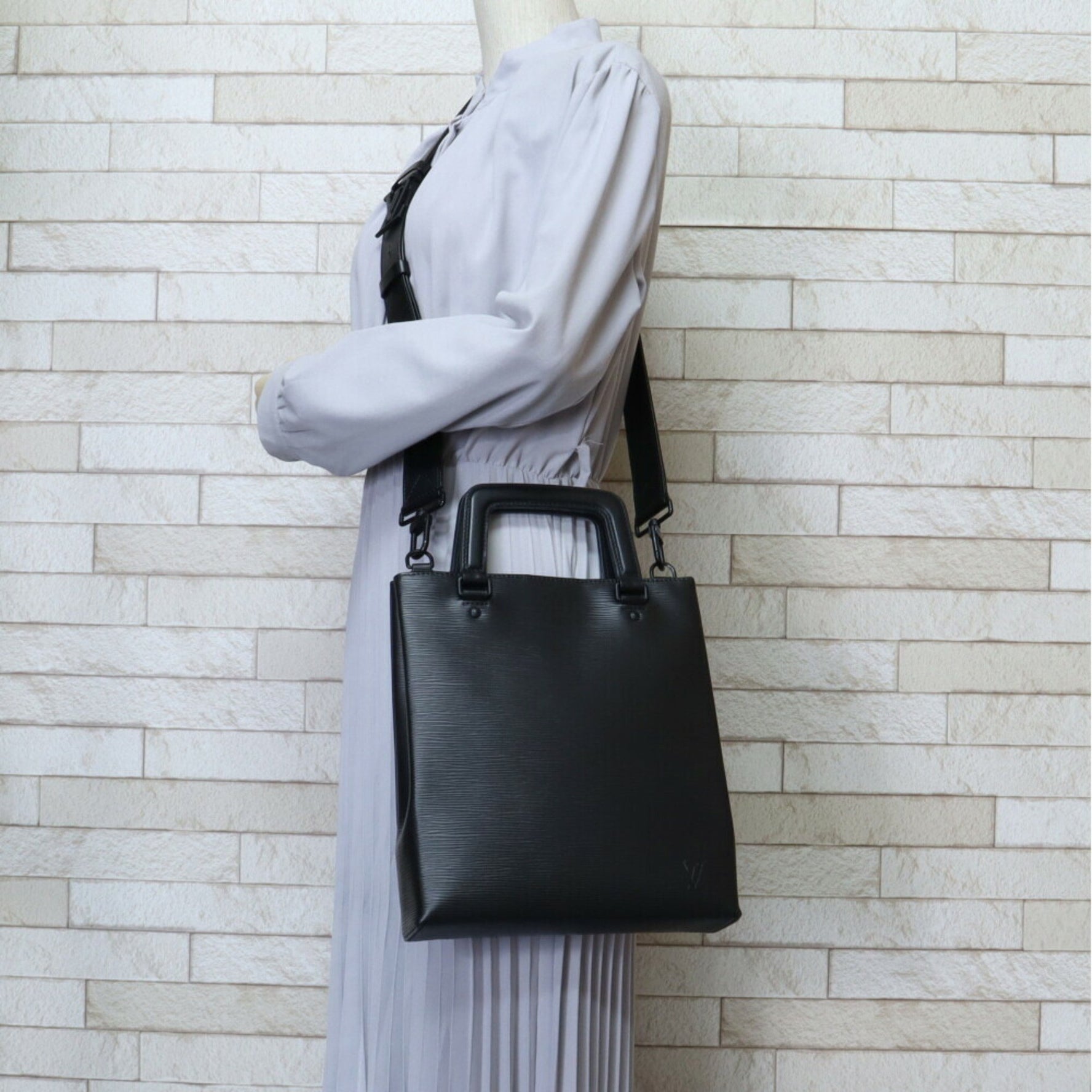Louis Vuitton Sac Plat Fold Epi Shoulder Bag Leather