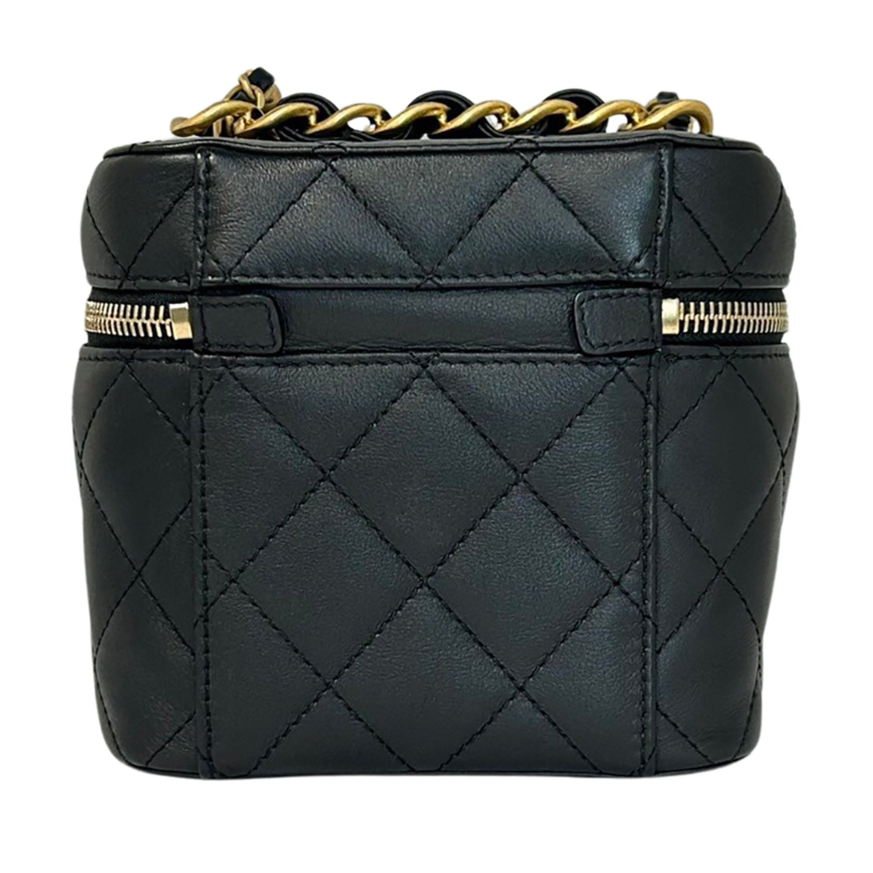 CHANEL Matelasse Shoulder Bag in Leather with Gold Hardware, Vanity Chain Strap