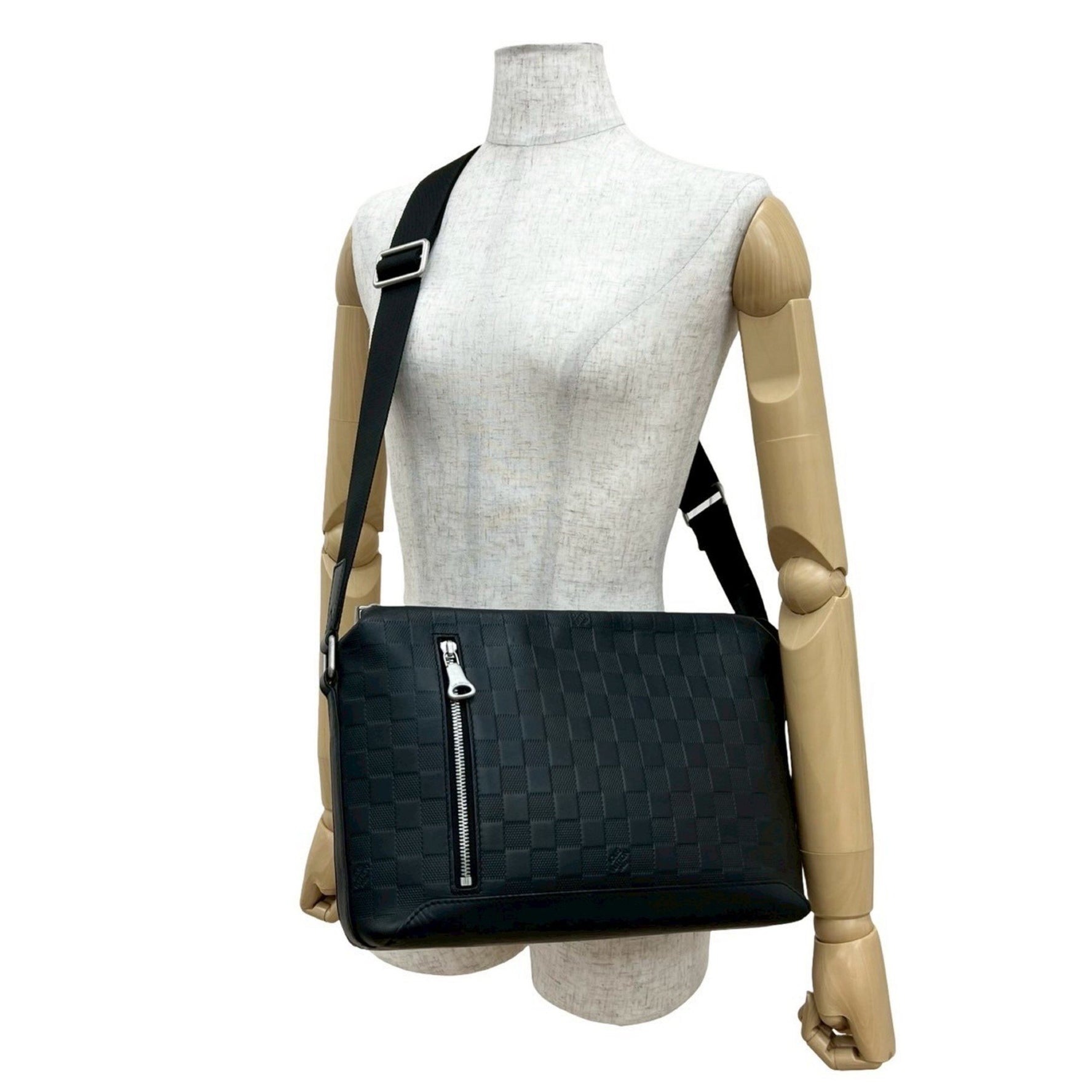 LOUIS VUITTON Discovery Messenger PM Damier Infini Leather Shoulder Bag