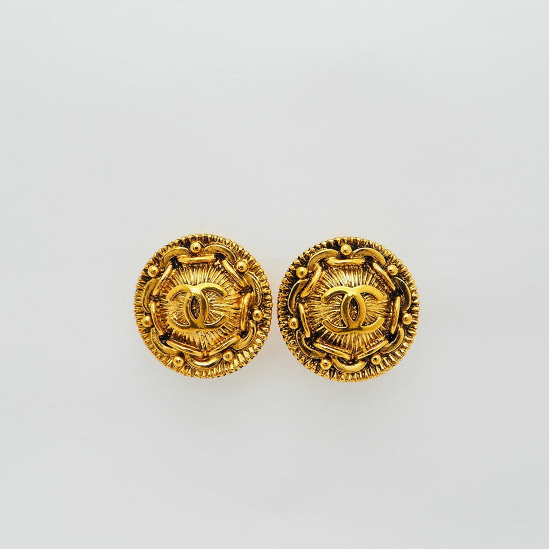 CHANEL Vintage Round Coco Earrings Gold Chain Pattern