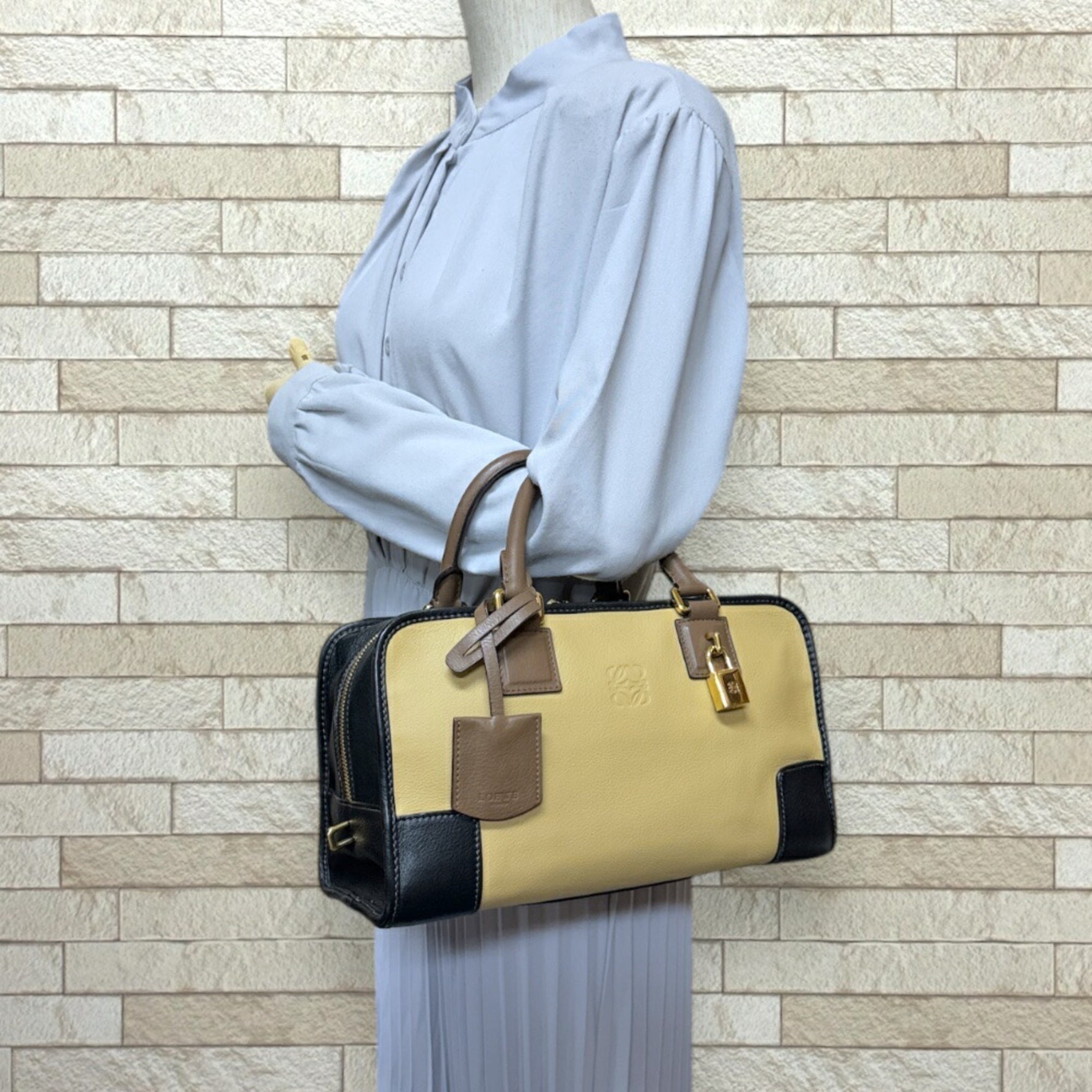 LOEWE Amazona 28 Handbag Leather Beige