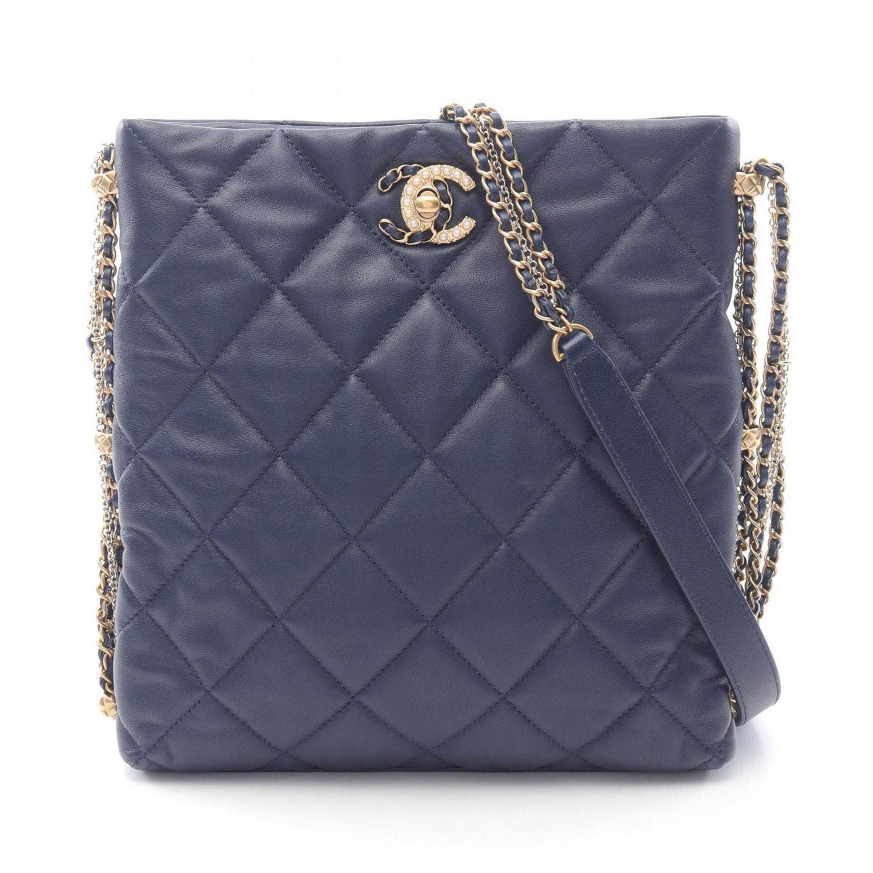 CHANEL Matelasse Shoulder Bag in Lambskin (Sheep Leather)