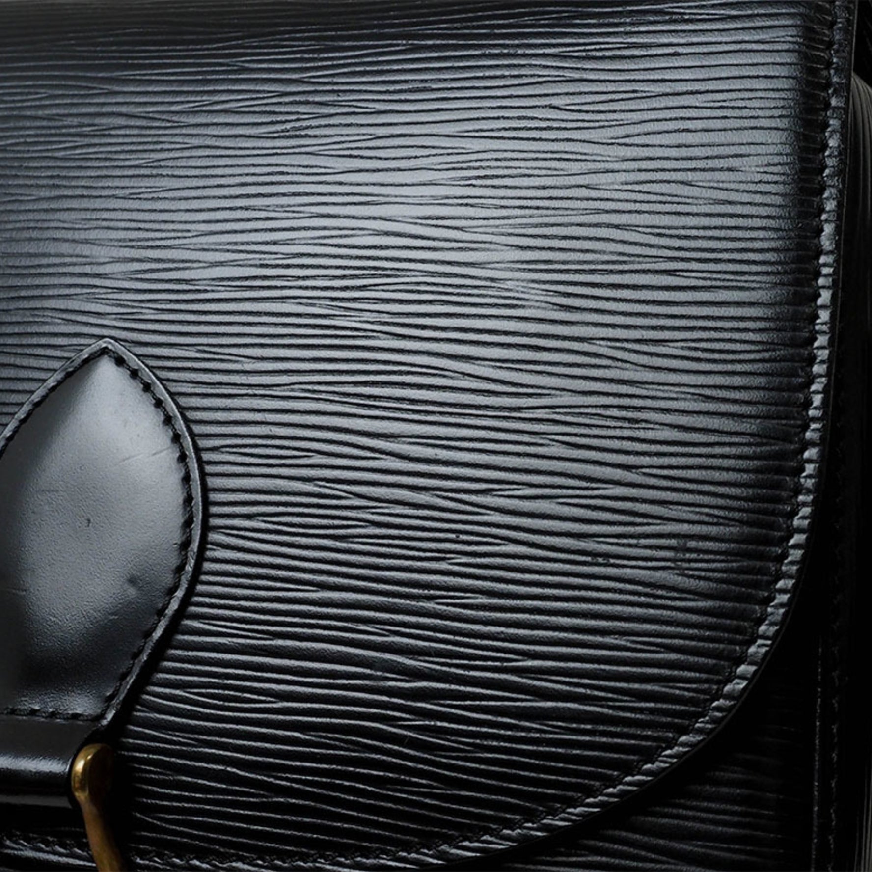 Louis Vuitton Saint-Cloud Bag Epi Leather Shoulder Pochette