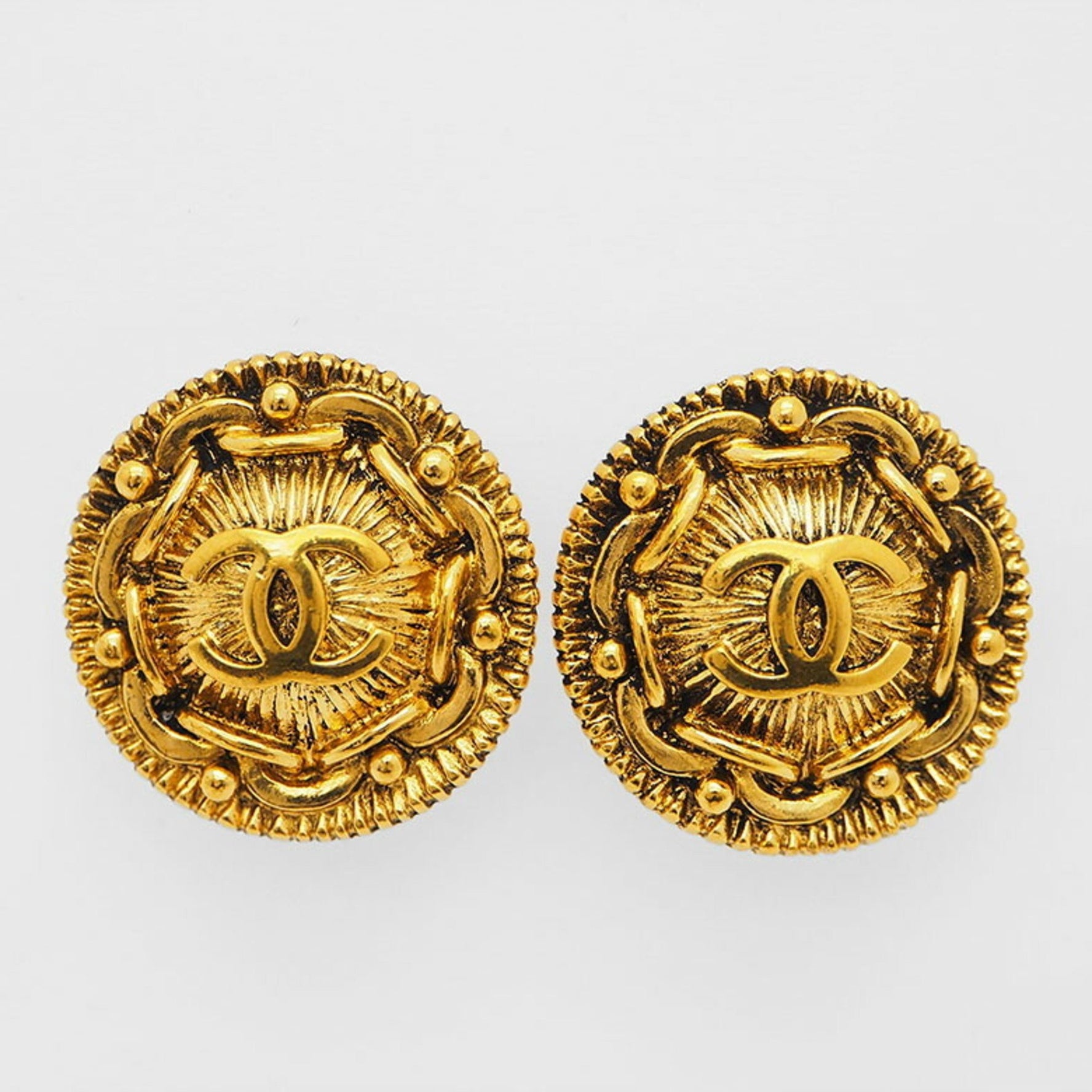 CHANEL Vintage Round Coco Earrings Gold Chain Pattern
