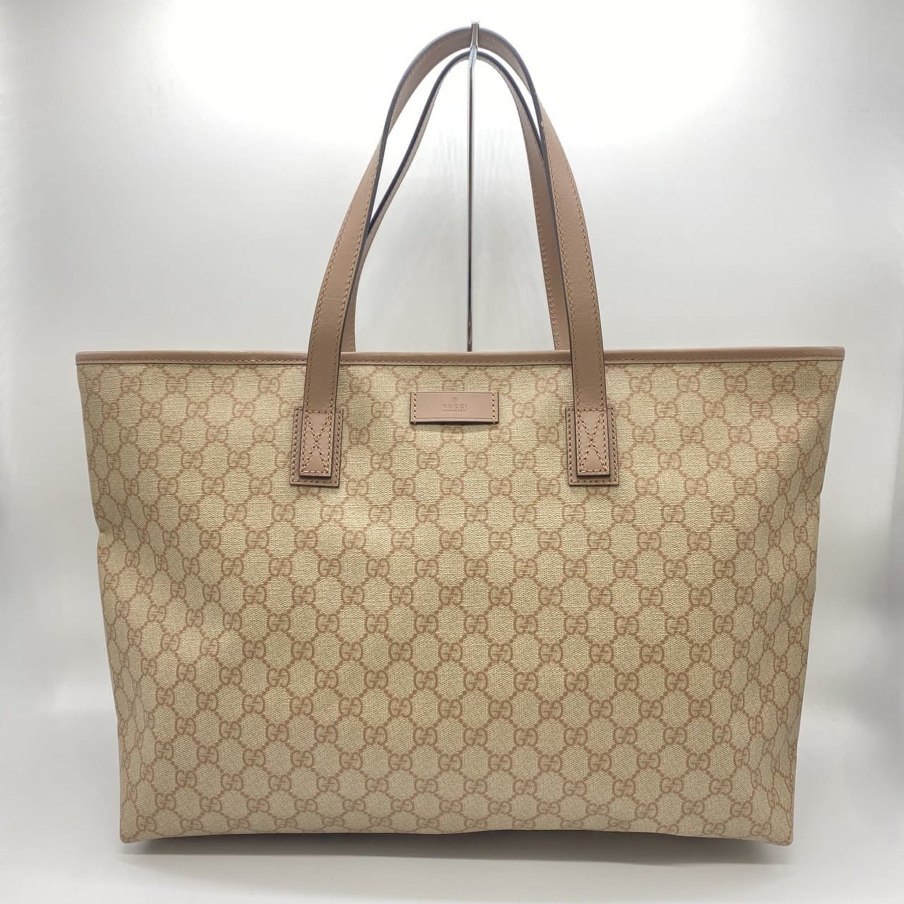GUCCI GG Supreme Tote Bag in Beige