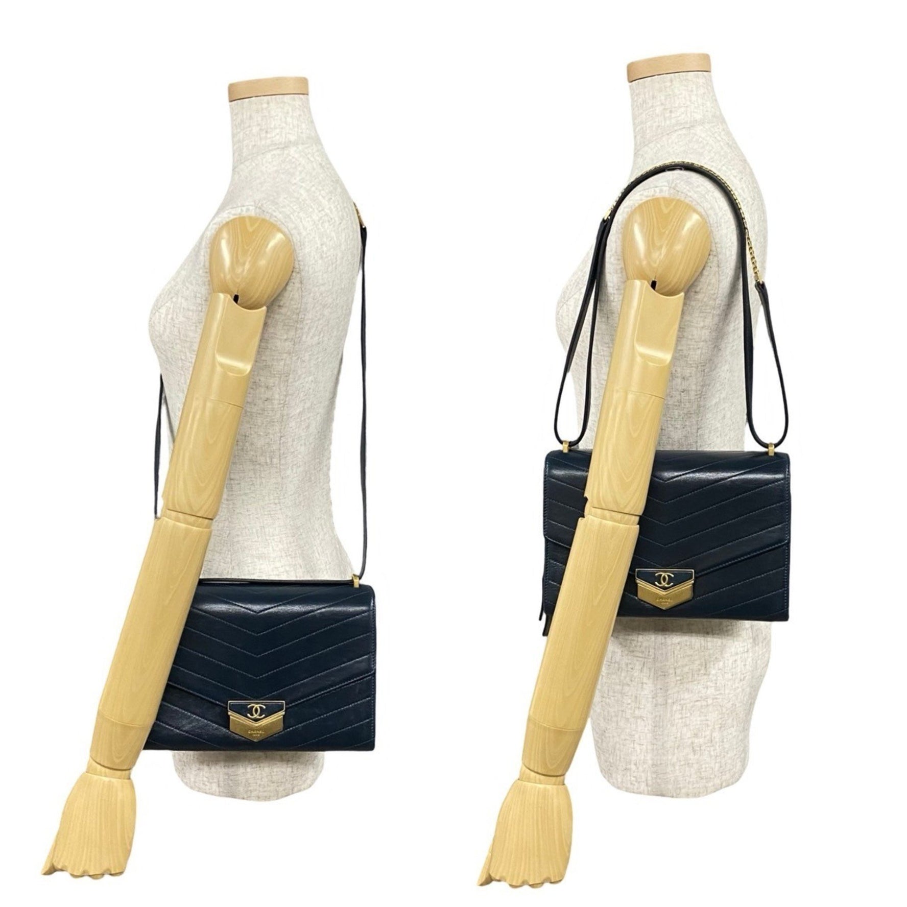 CHANEL Coco Mark V-Stitch Leather Semi-Shoulder Bag/Pochette in