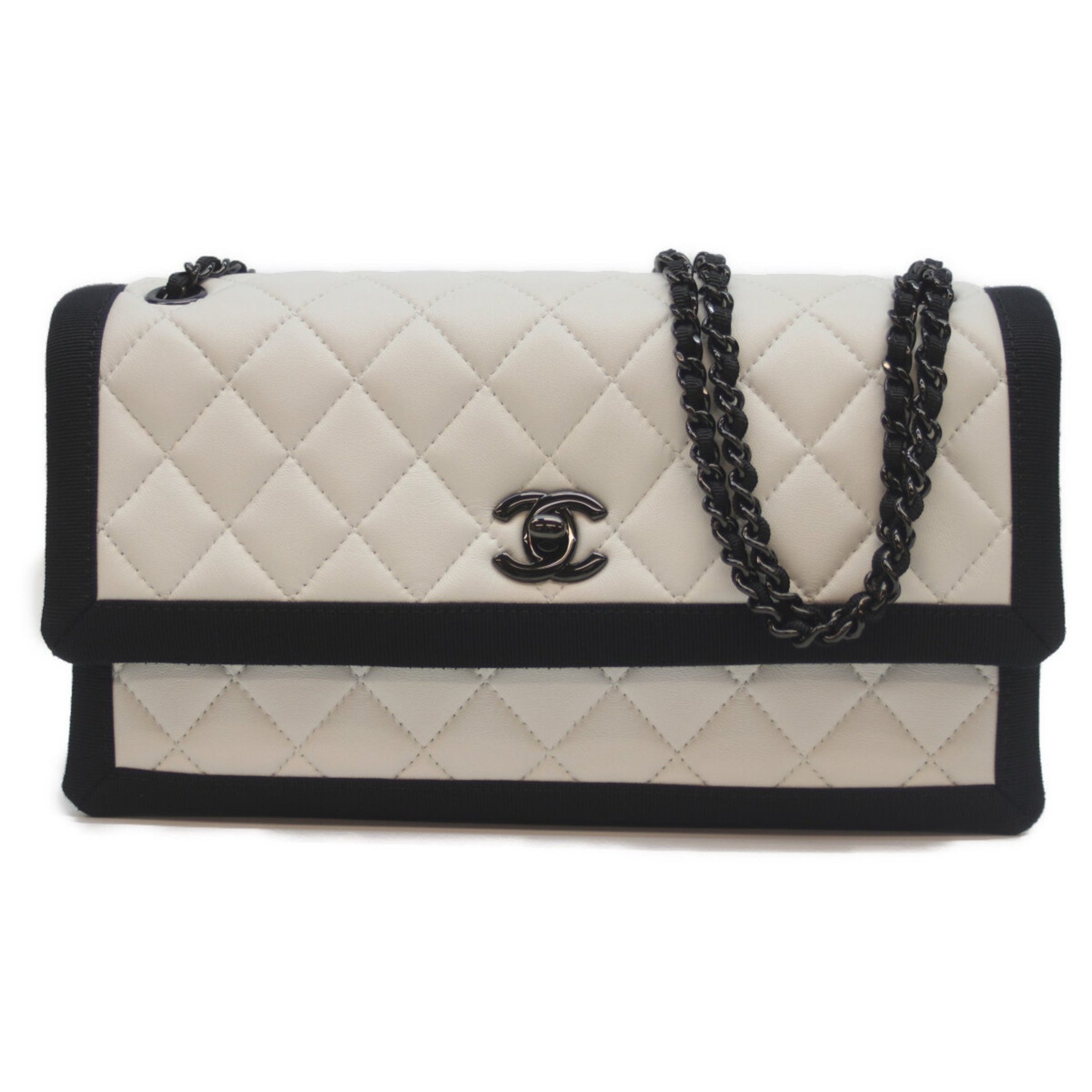 CHANEL 22 series black and white two-tone lambskin nylon with hardware a matelassé chain shoulder bag. Black white.