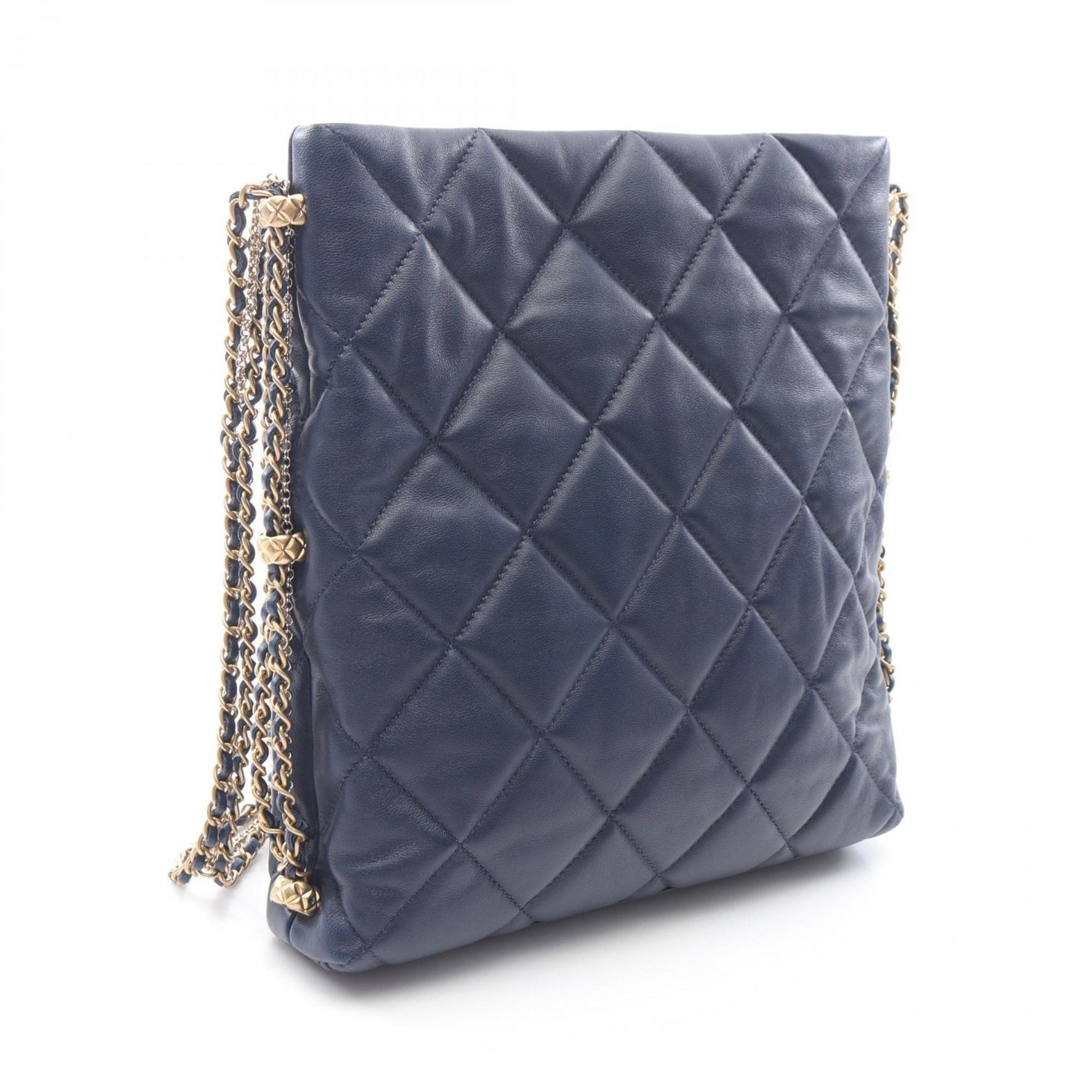 CHANEL Matelasse Shoulder Bag in Lambskin (Sheep Leather)