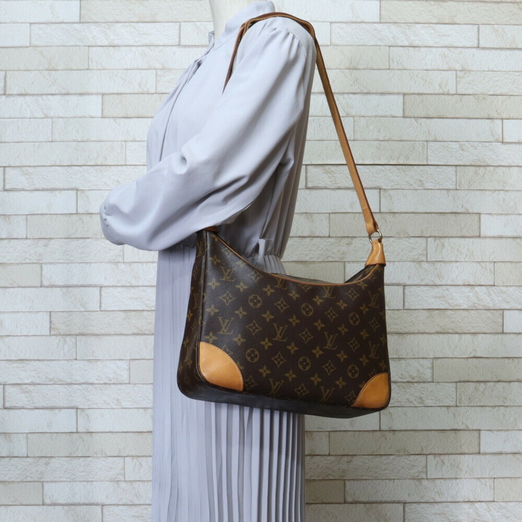 Louis Vuitton Boulogne 30 Monogram Shoulder Bag Canvas Brown