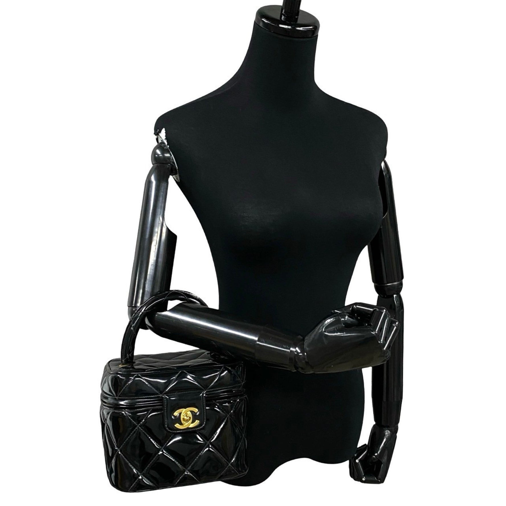 CHANEL Matelasse Heart Mirror Vanity Patent Leather Handbag in 03401