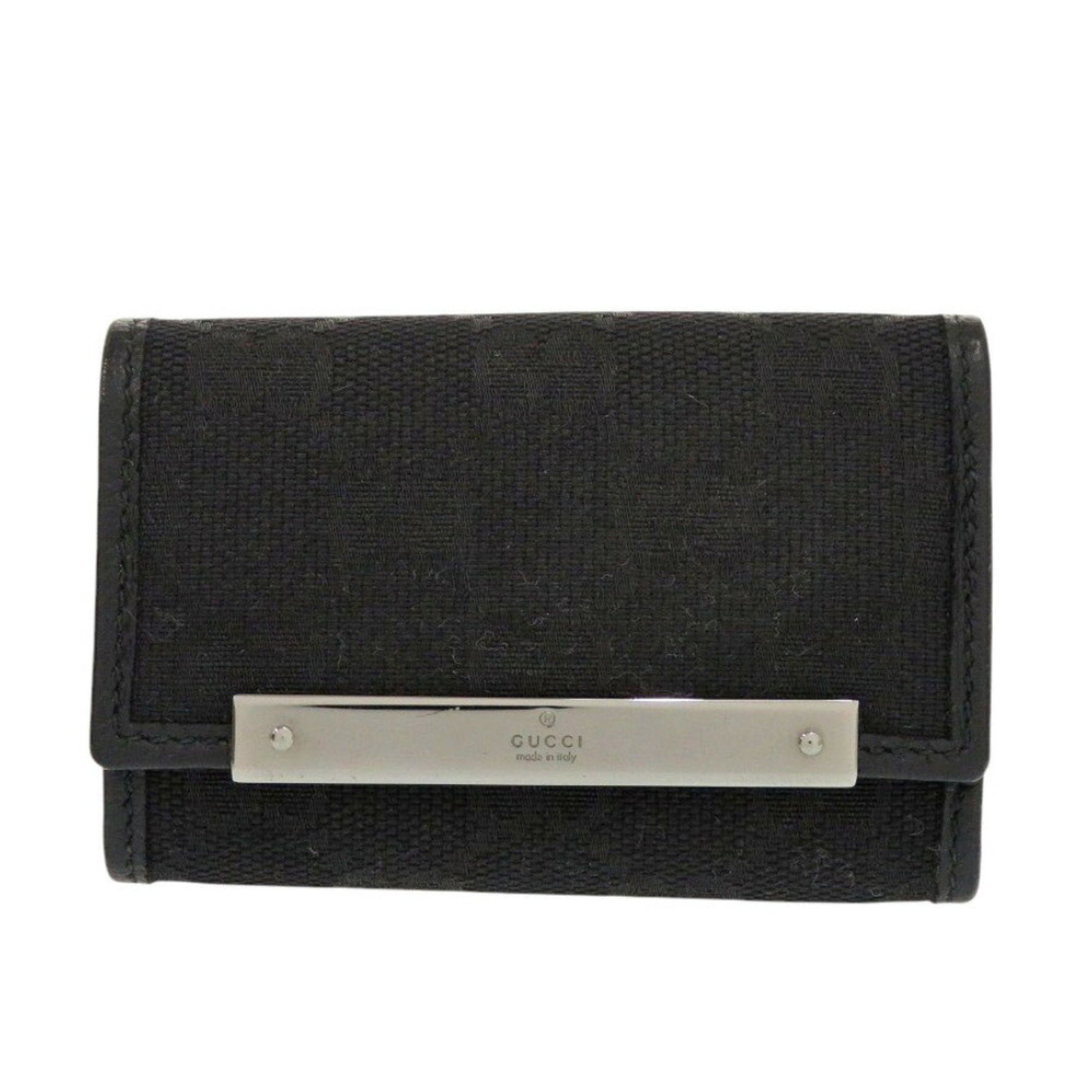 Like new Gucci key case in GG canvas and leather
