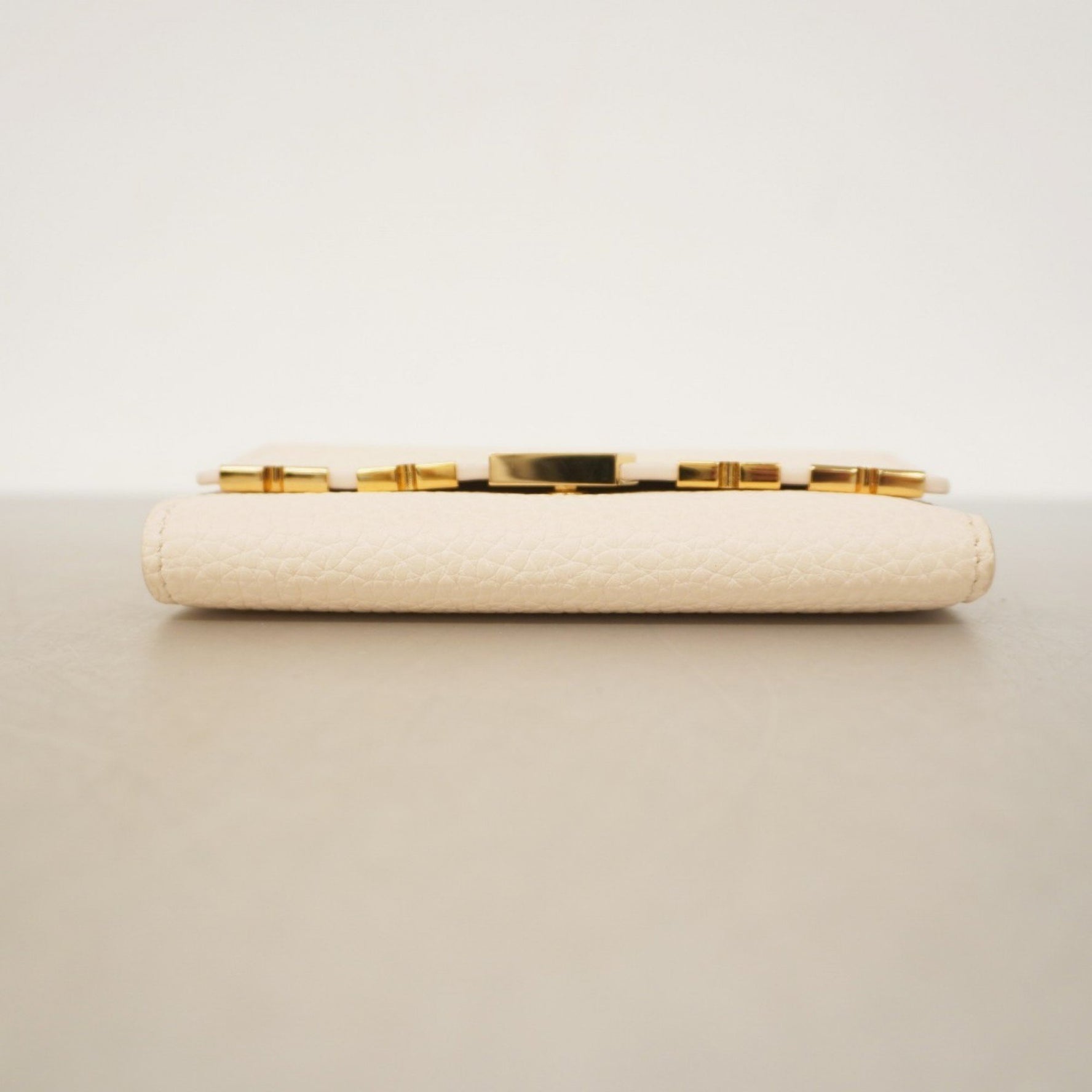 Louis Vuitton Tri-fold Wallet, Taurillon, Portefeuille Capucines Compact, Quartz