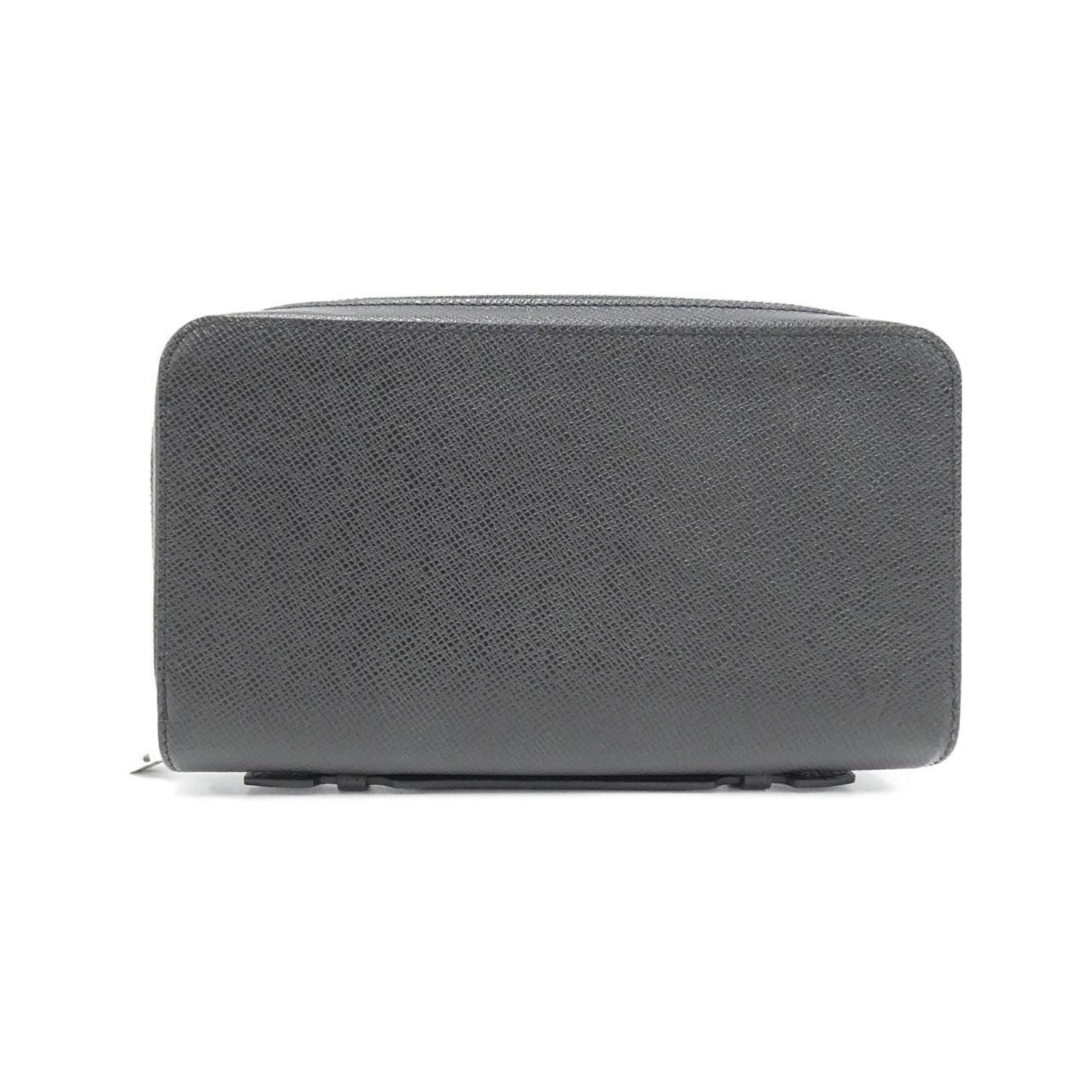 Louis Vuitton Taiga Zippy XL Wallet