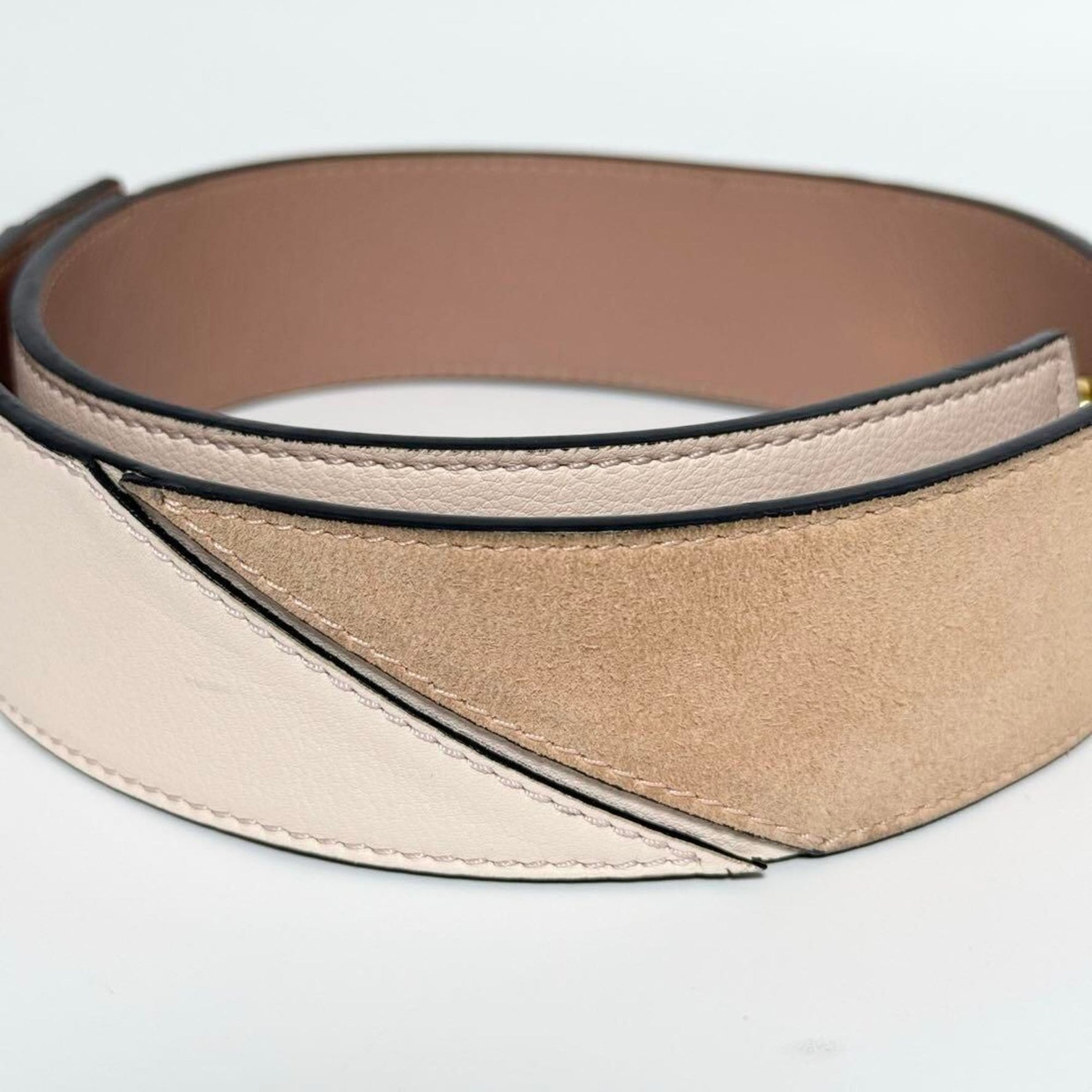 Loewe Puzzle Shoulder Strap in Pink Leather
