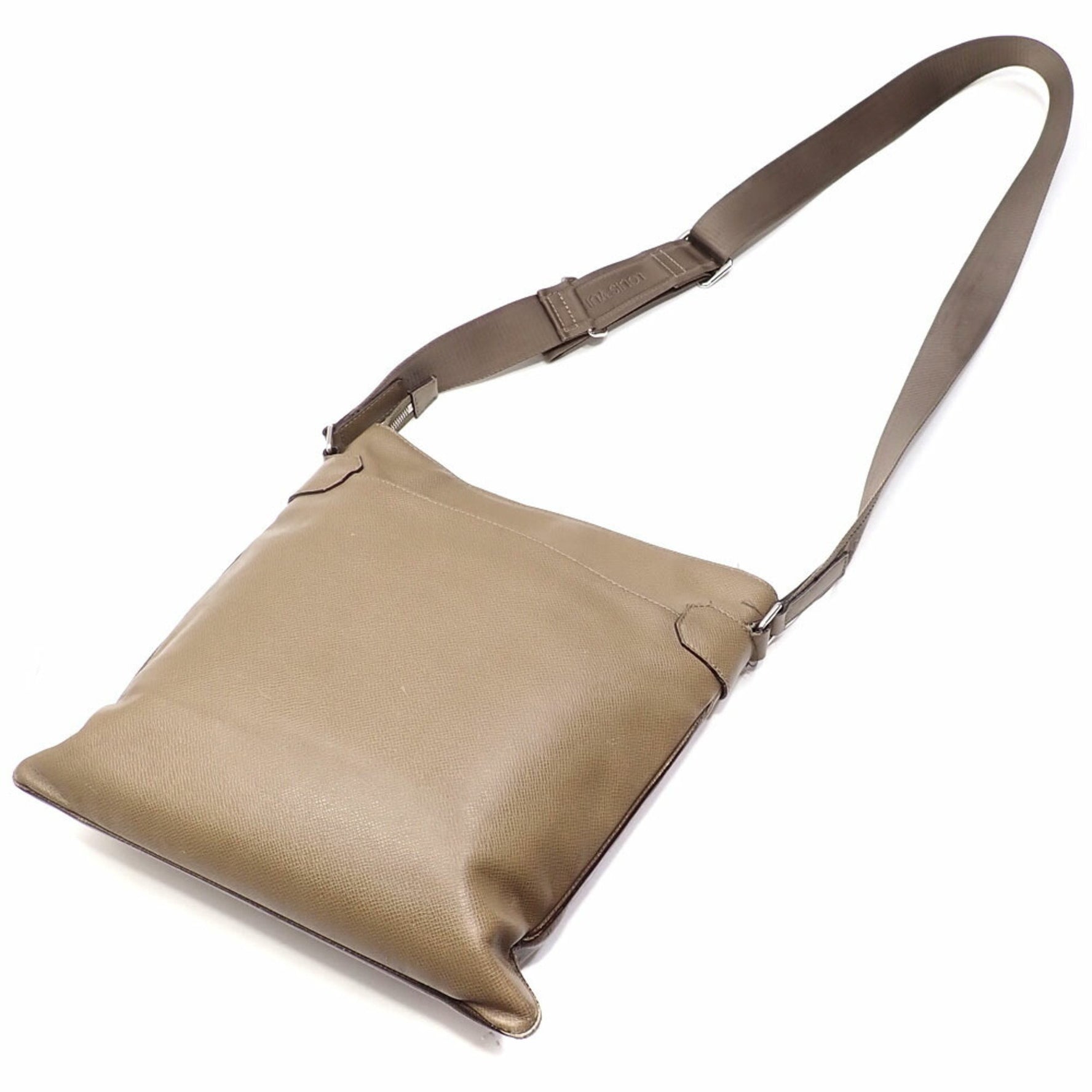 Louis Vuitton Taiga Sasha Shoulder Bag Ural