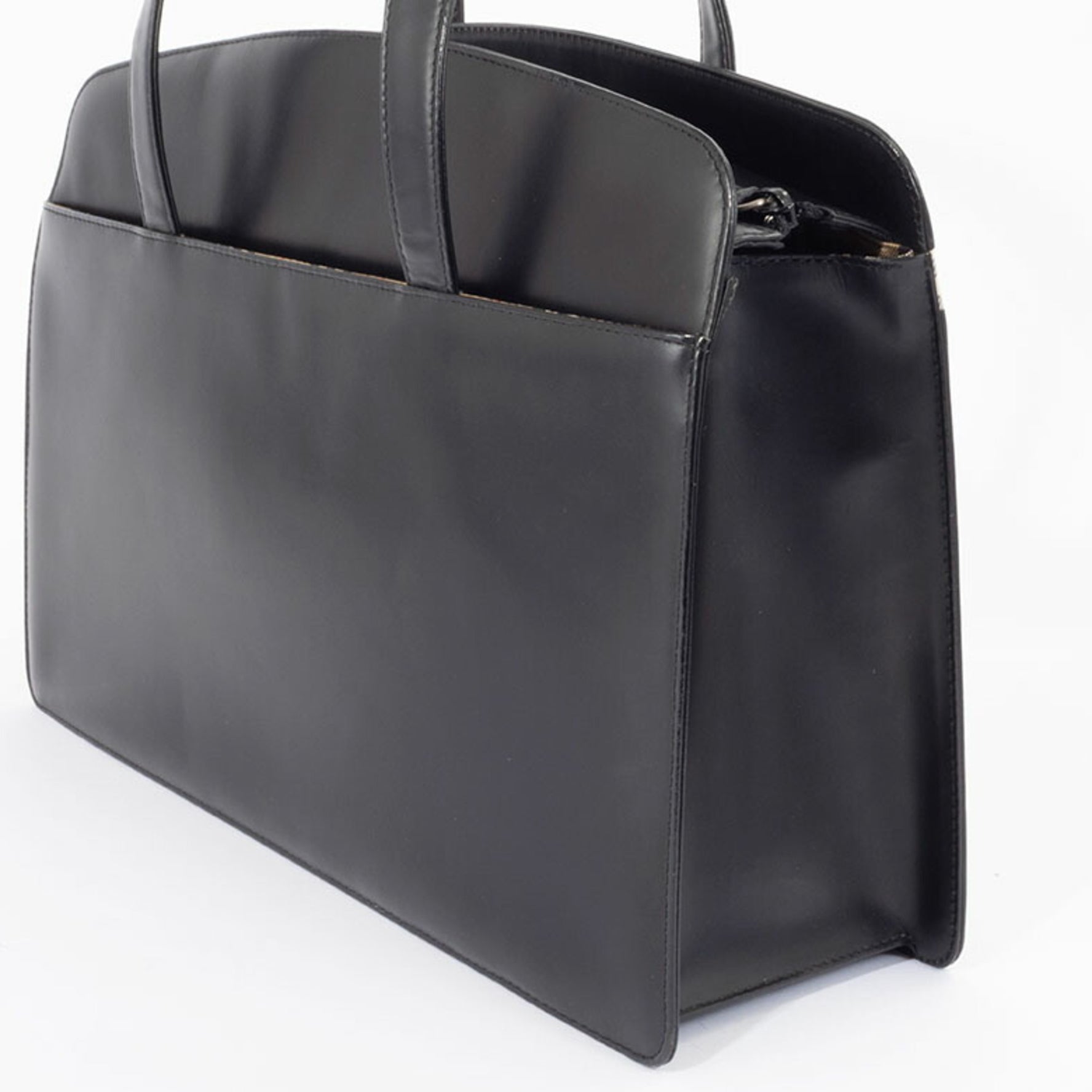 Burberry handbag, leather, ladies, storage possible