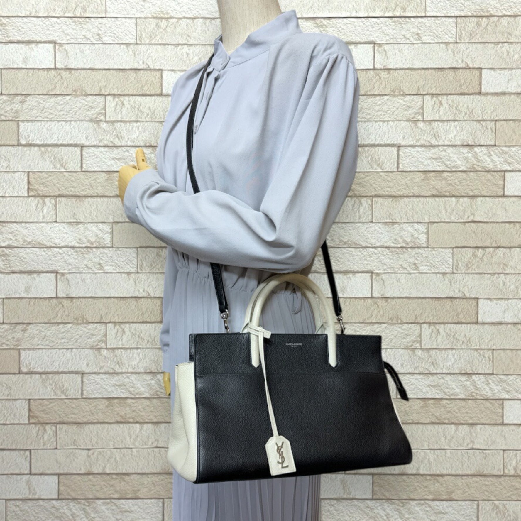 Saint Laurent Cabas Rive Gauche Shoulder Bag Leather Black
