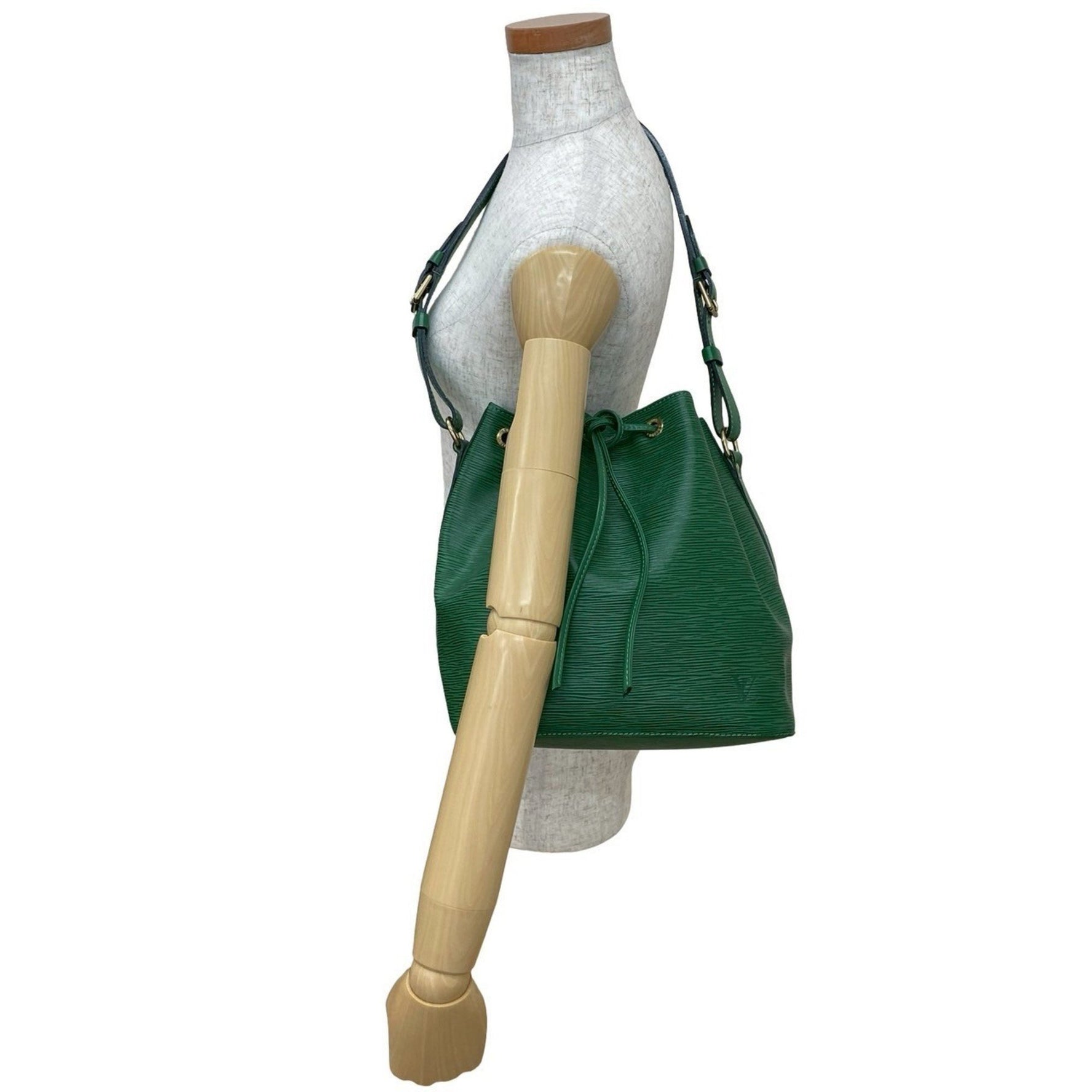 LOUIS VUITTON Vintage Petit Noe Epi Leather Drawstring Semi-One Shoulder Bag in Borneo -5079