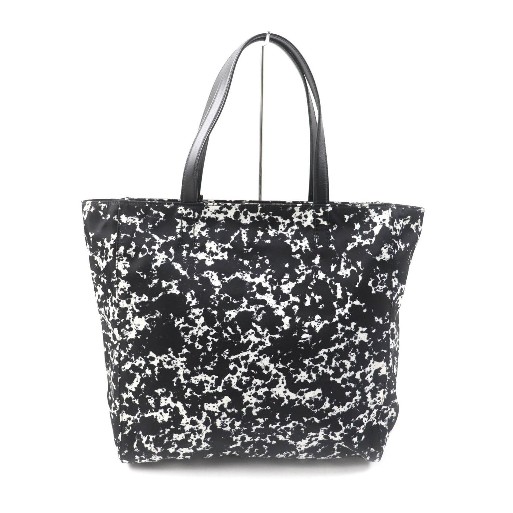 BALLY WOLFSON TOTE, a large leather tote bag with logo hardware and all-over print. Available in black white. Includes dust bag. Made Italy.