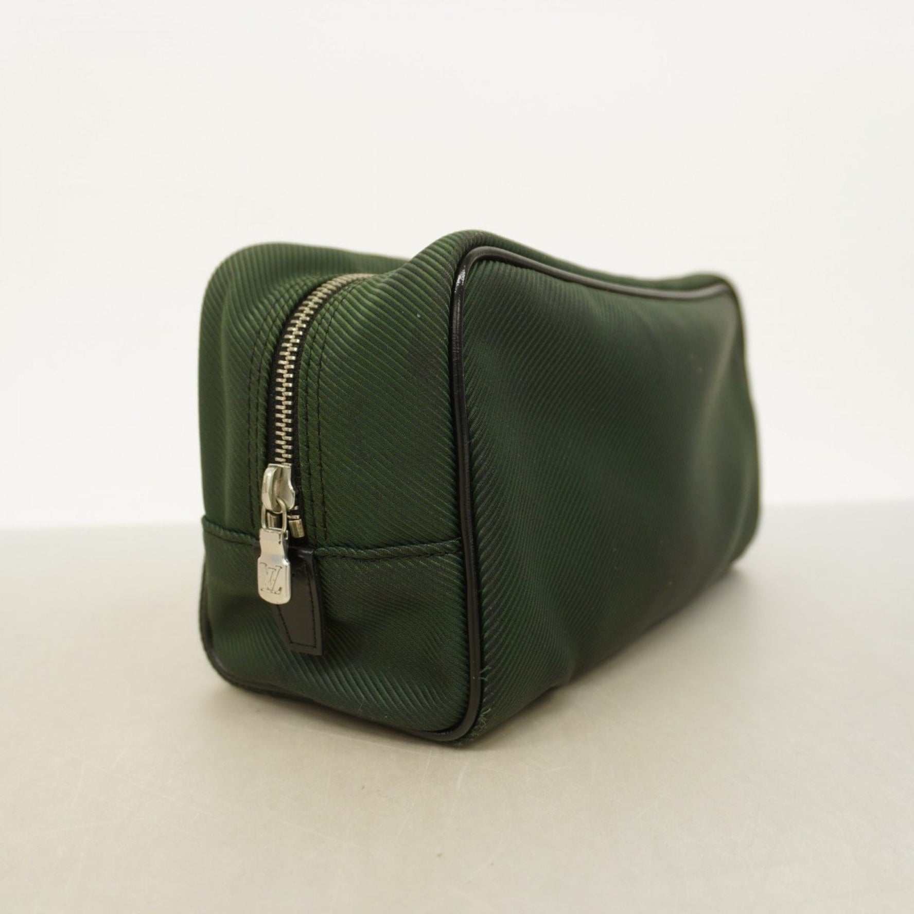 Louis Vuitton Taiga Parana Clutch Bag