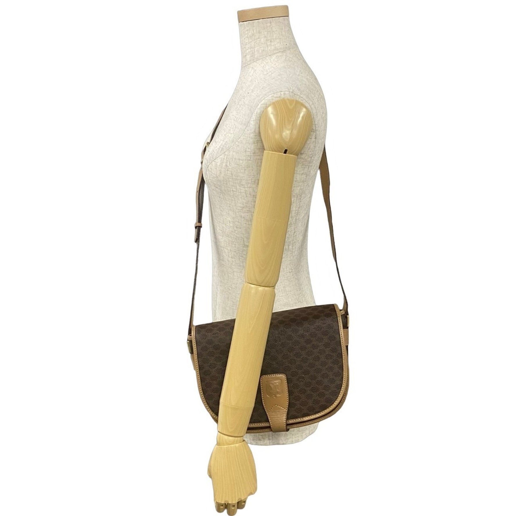CELINE Macadam Vintage Blason Triomphe Leather Shoulder Bag/Pochette in (03397)