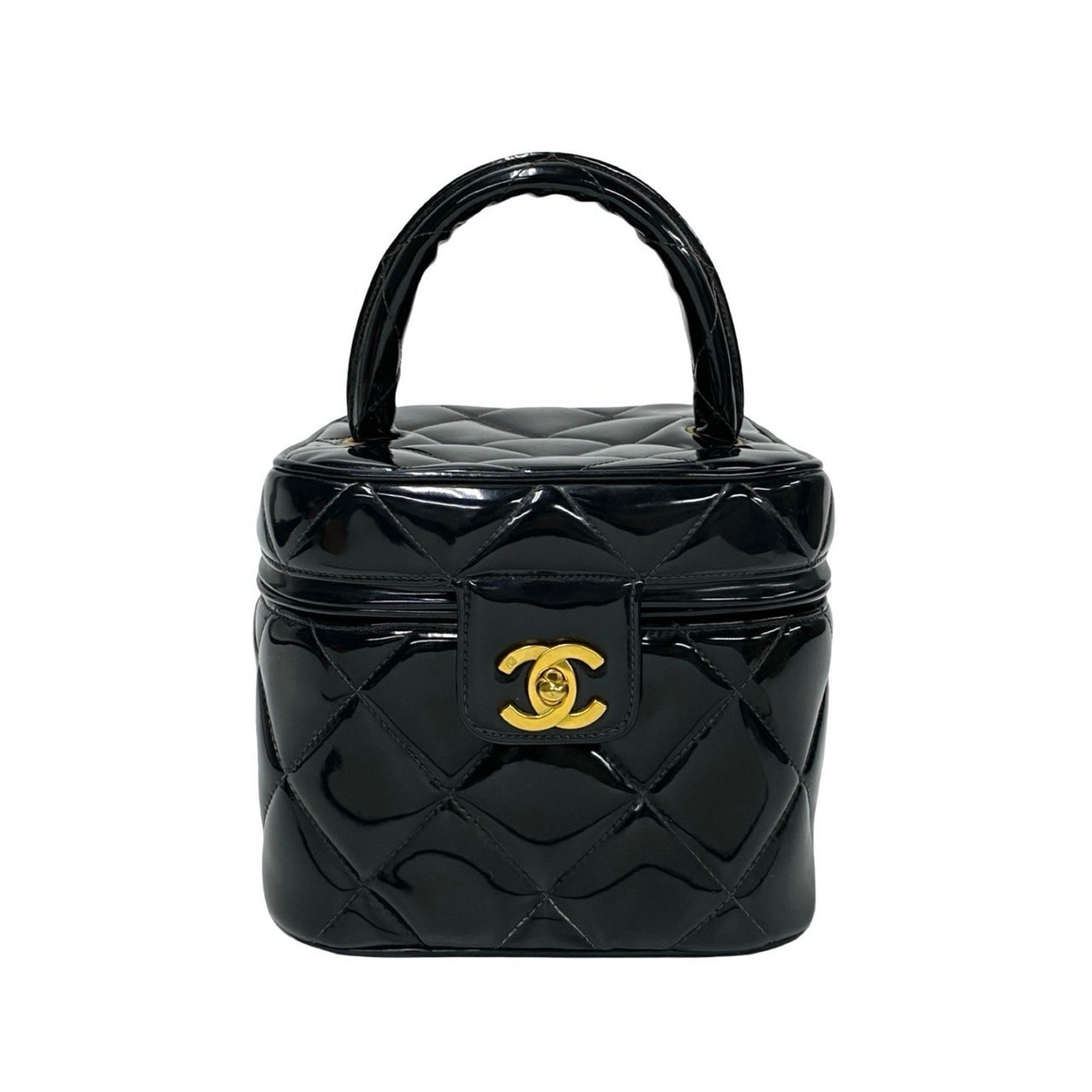CHANEL Matelasse Heart Mirror Vanity Patent Leather Handbag in 03401