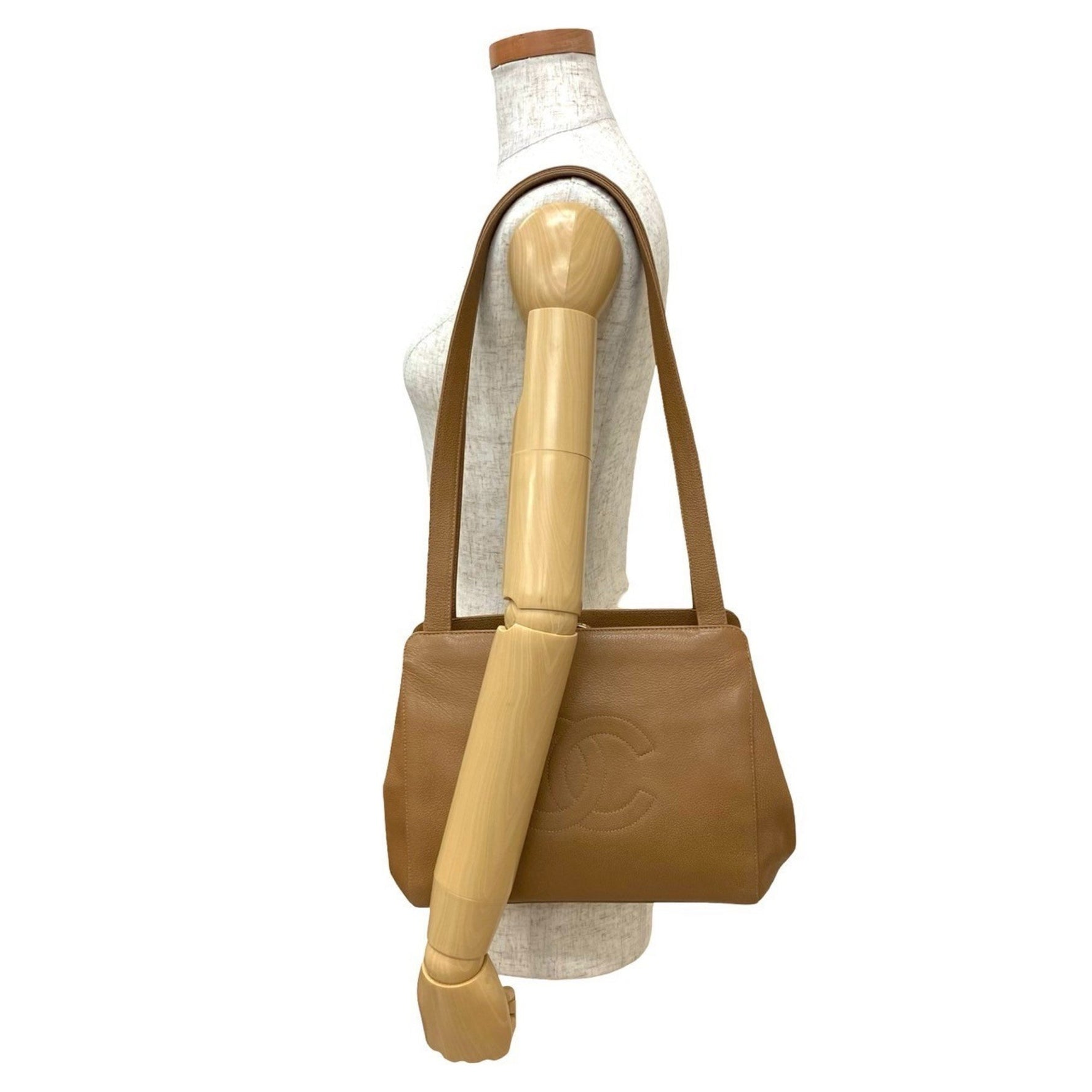 Seal No. 5 CHANEL Coco Mark Caviar Leather Clasp Closure Semi-Shoulder Bag Tote