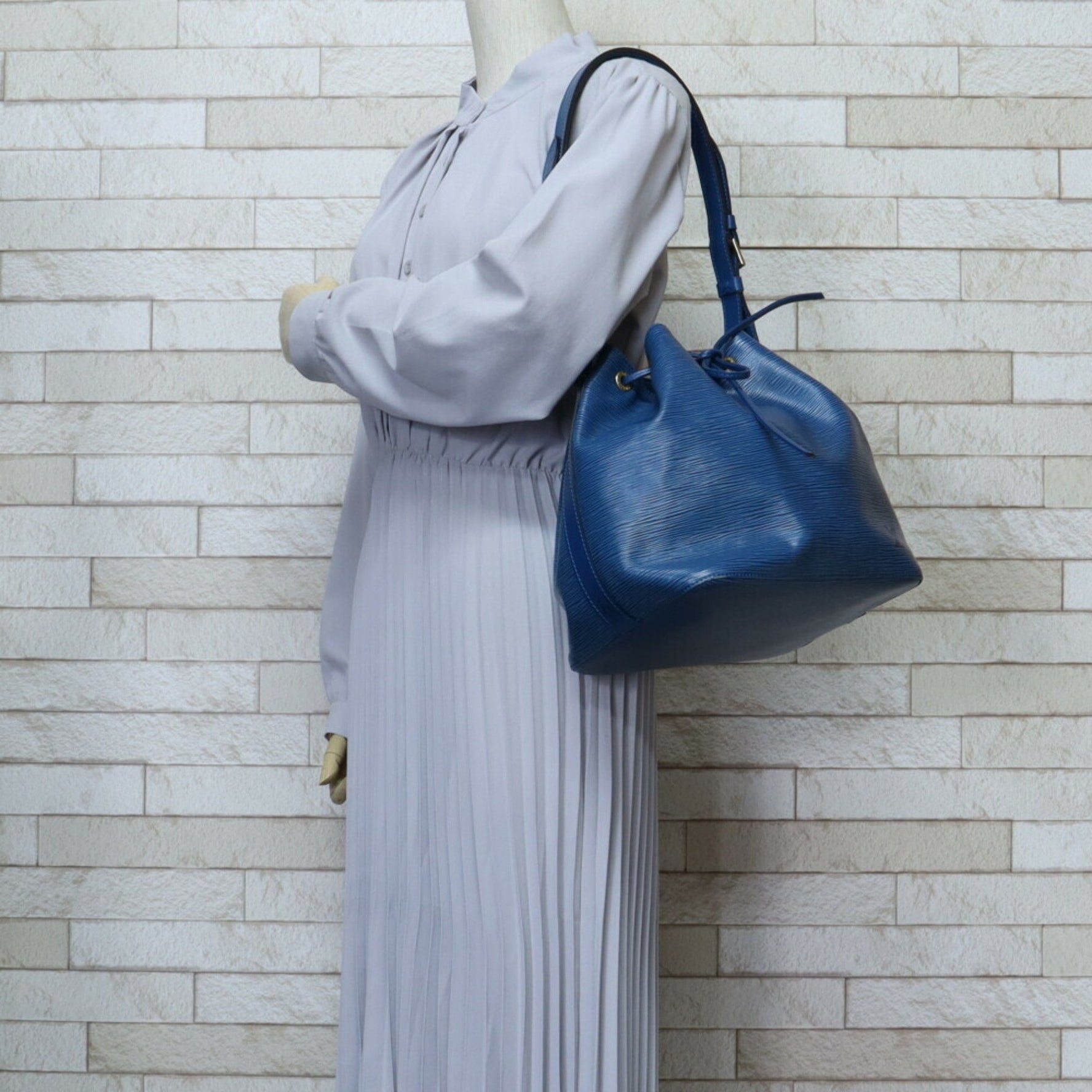 Louis Vuitton Petit Noe Epi Shoulder Bag Leather Blue