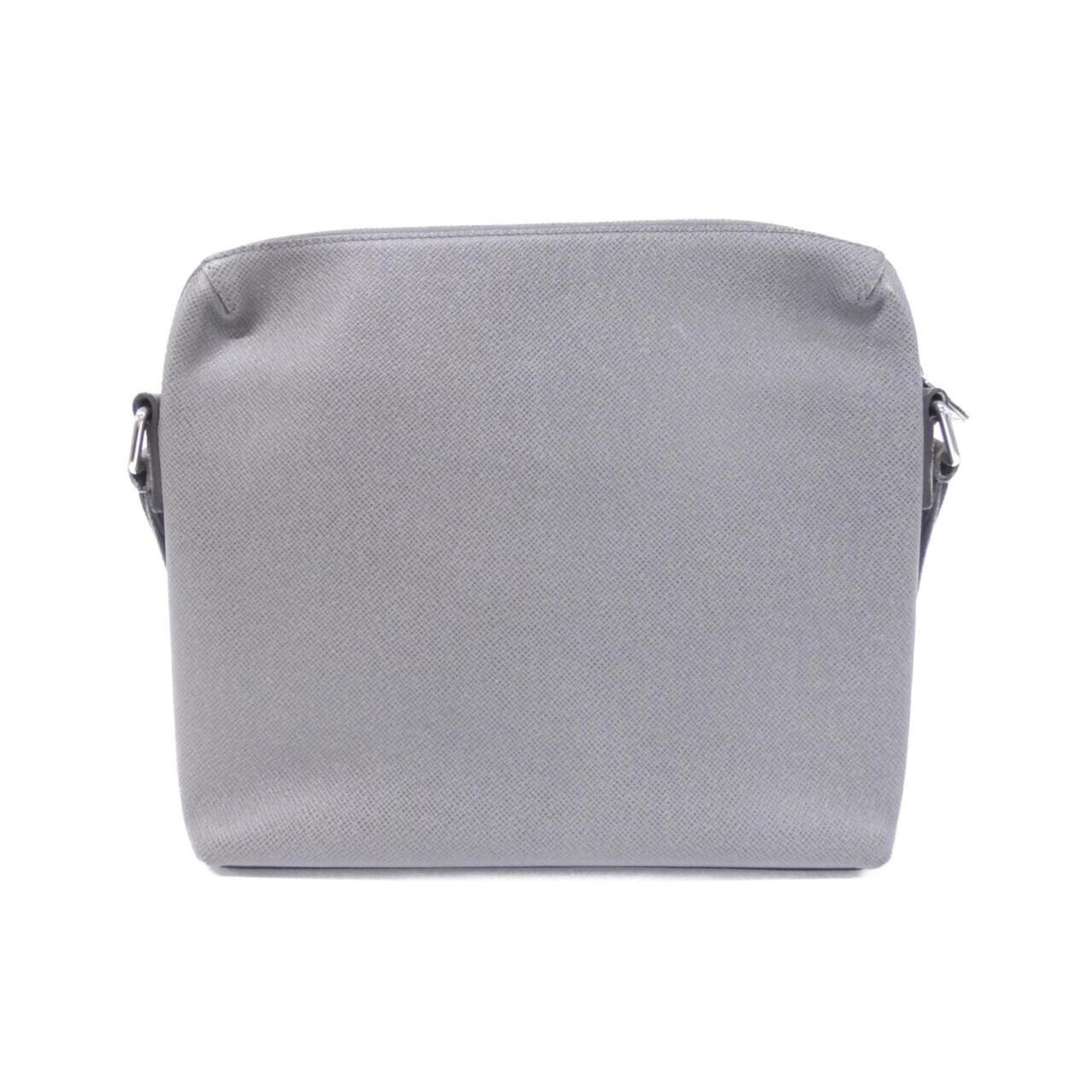 Louis Vuitton Taiga Grigori Messenger Shoulder Bag