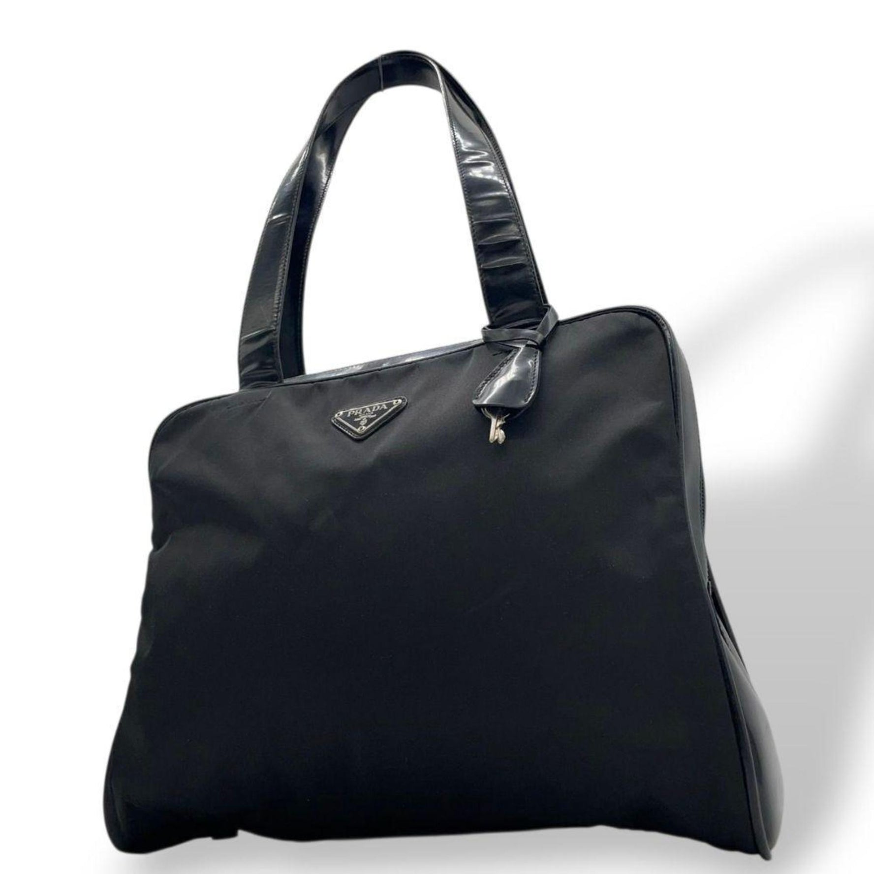 Prada Tessuto handbag in nylon, leather, and enamel with a triangular logo plate. One-shoulder tote bag. Can be worn over the shoulder. 31
