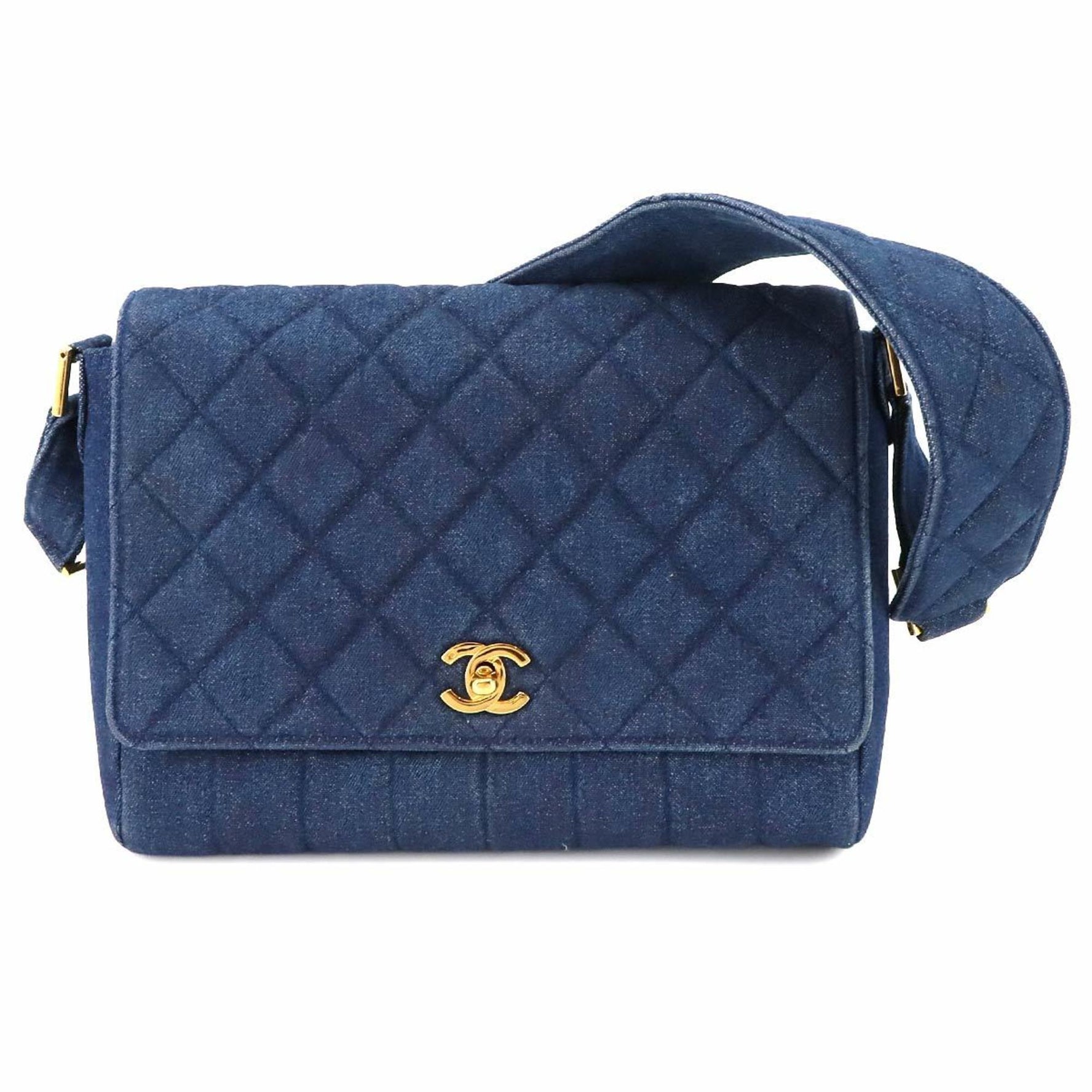 CHANEL Matelasse Shoulder Bag in Denim with Gold Hardware