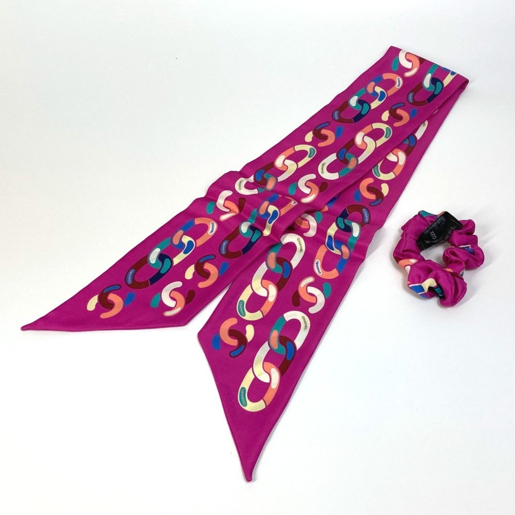 CHANEL 2022 VIP Limited Edition Chain Motif Novelty Scrunchie Silk Like New