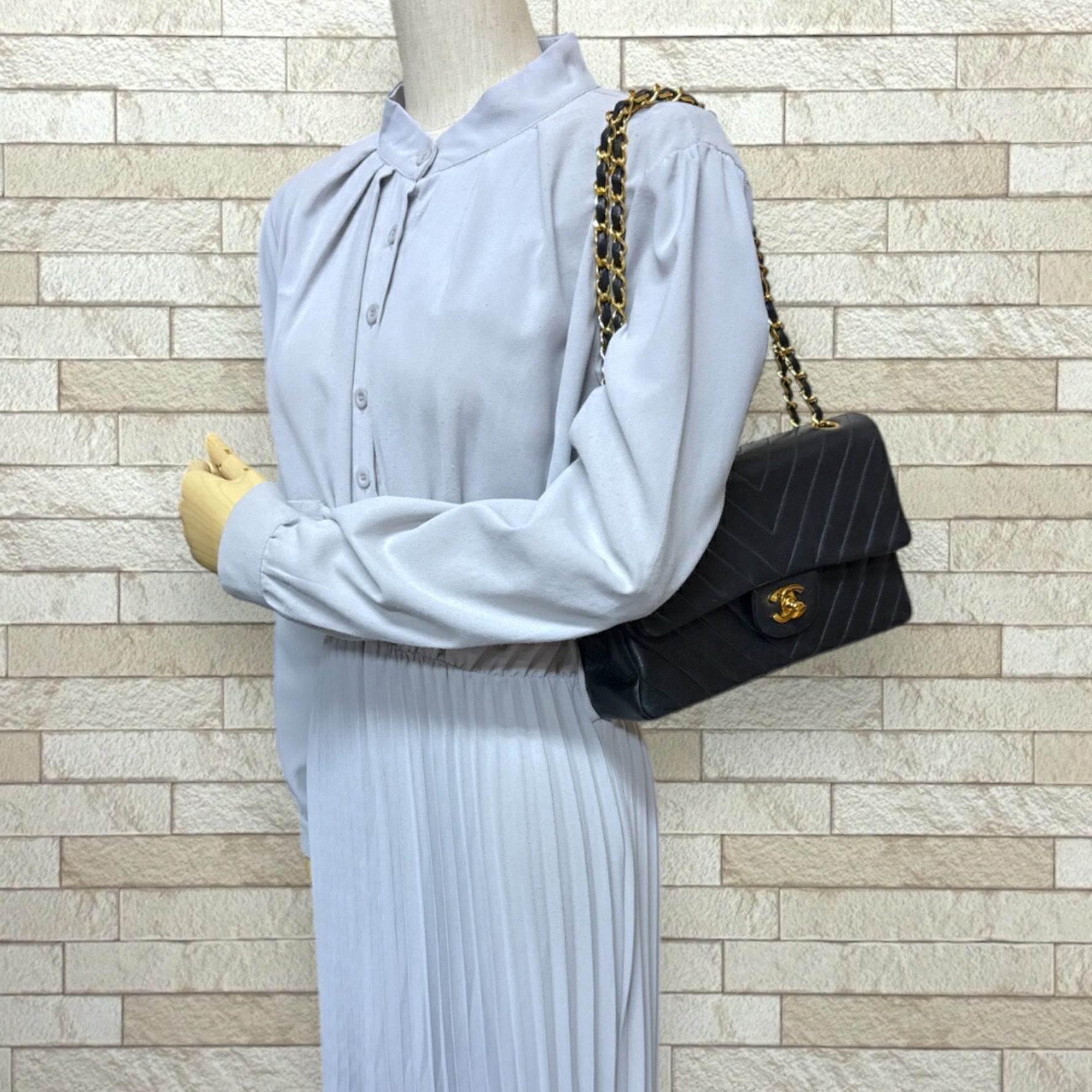 Chanel V-stitch shoulder bag lambskin ladies W flap chain