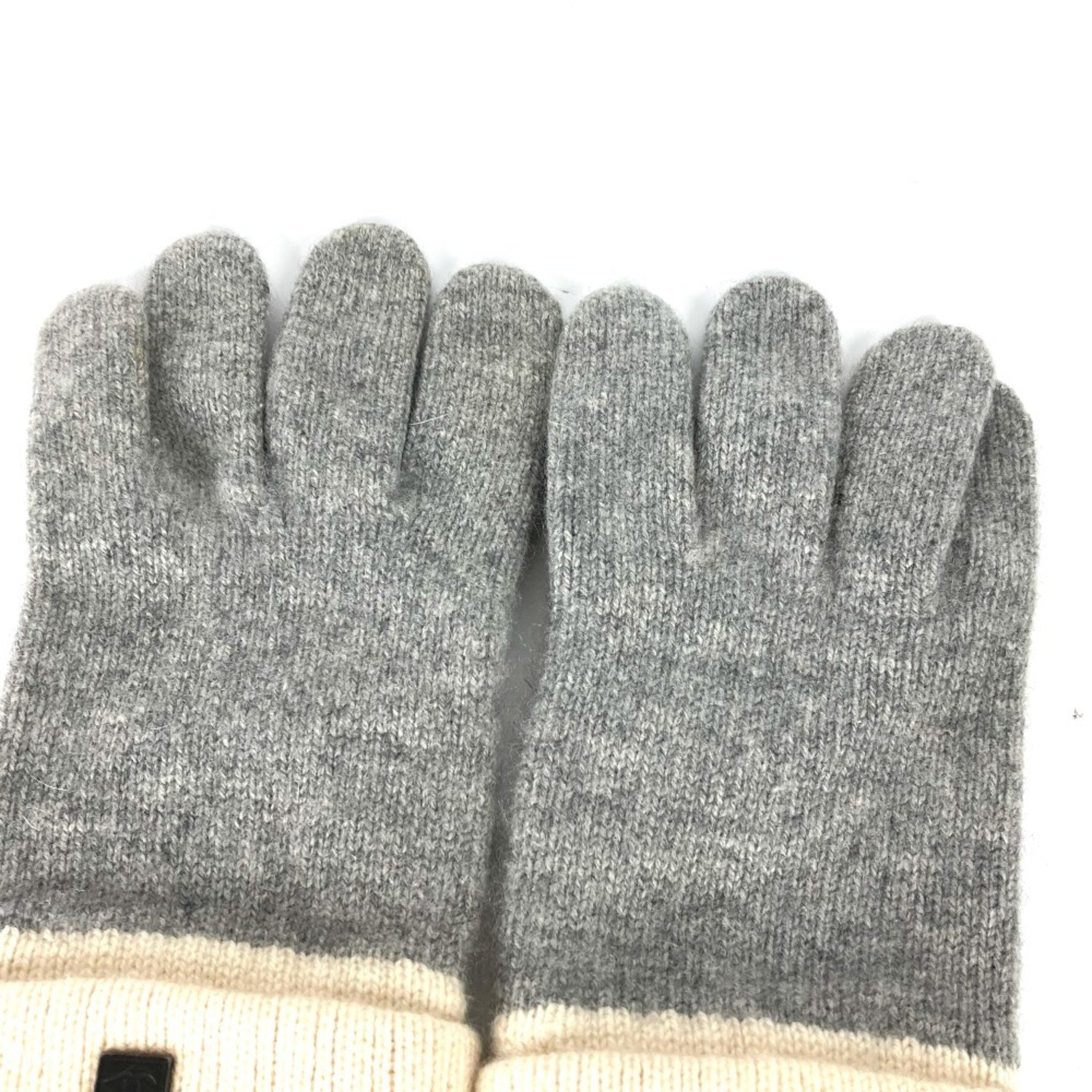 CHANEL Sport CC Coco Mark Gloves, Two-Tone Cashmere Gray
