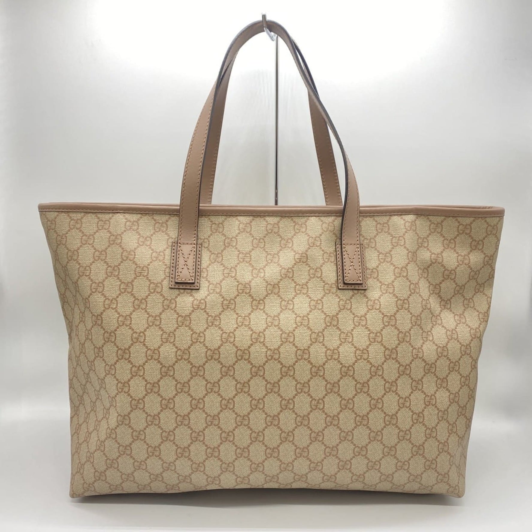 GUCCI GG Supreme Tote Bag in Beige