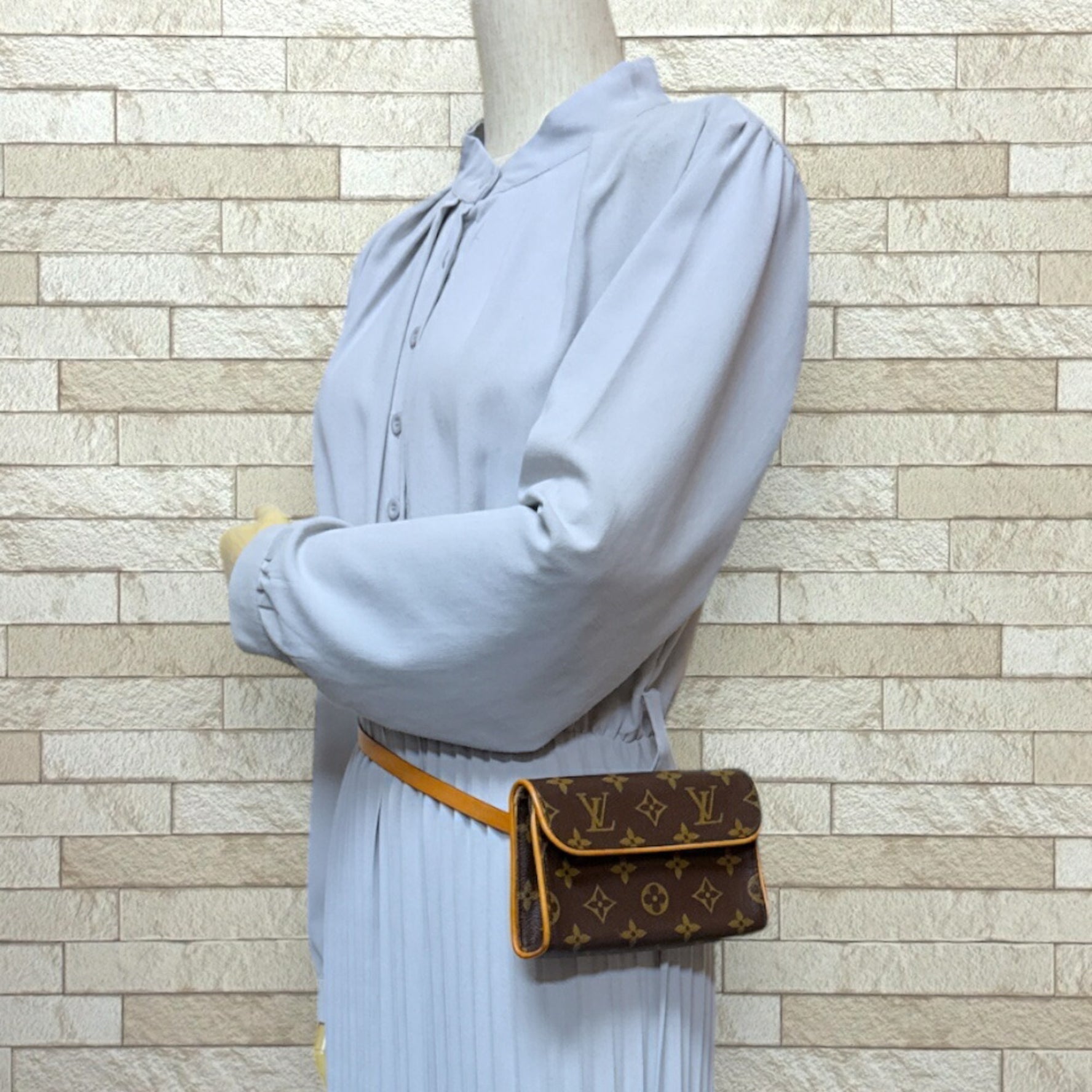 Louis Vuitton Pochette Florentine Monogram Waist Bag Canvas