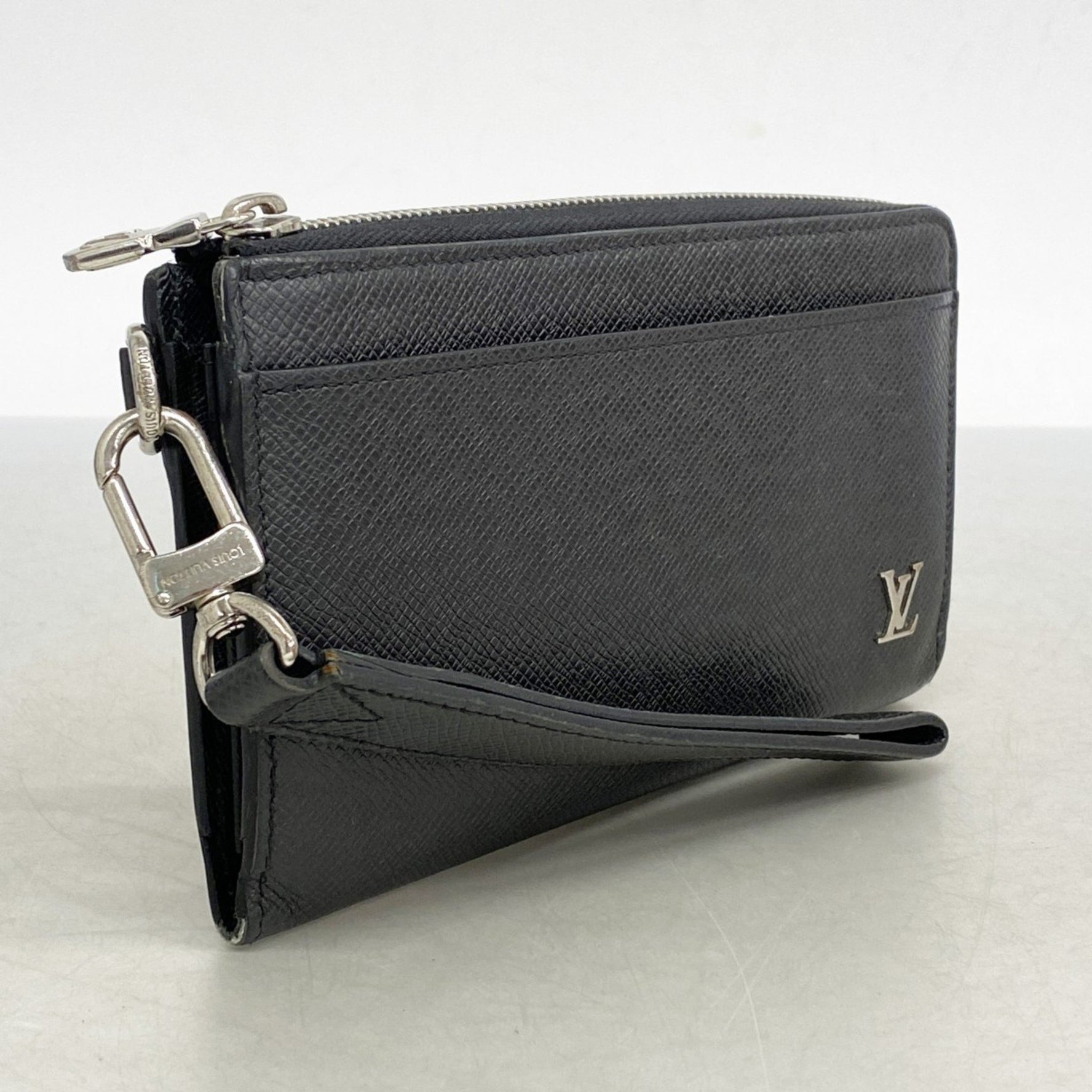 Louis Vuitton Taiga Zippy Dragonne Long Wallet