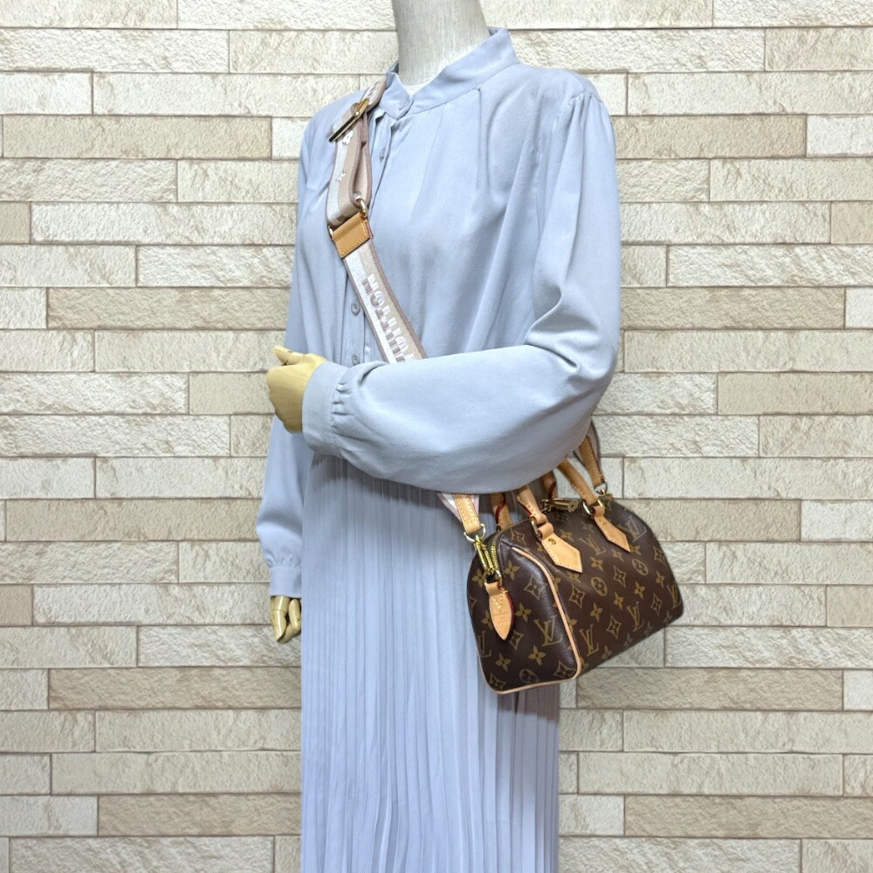 Louis Vuitton Speedy 20 Bandouliere Monogram Shoulder Bag in Canvas, Brown, LOUIS VUITTON