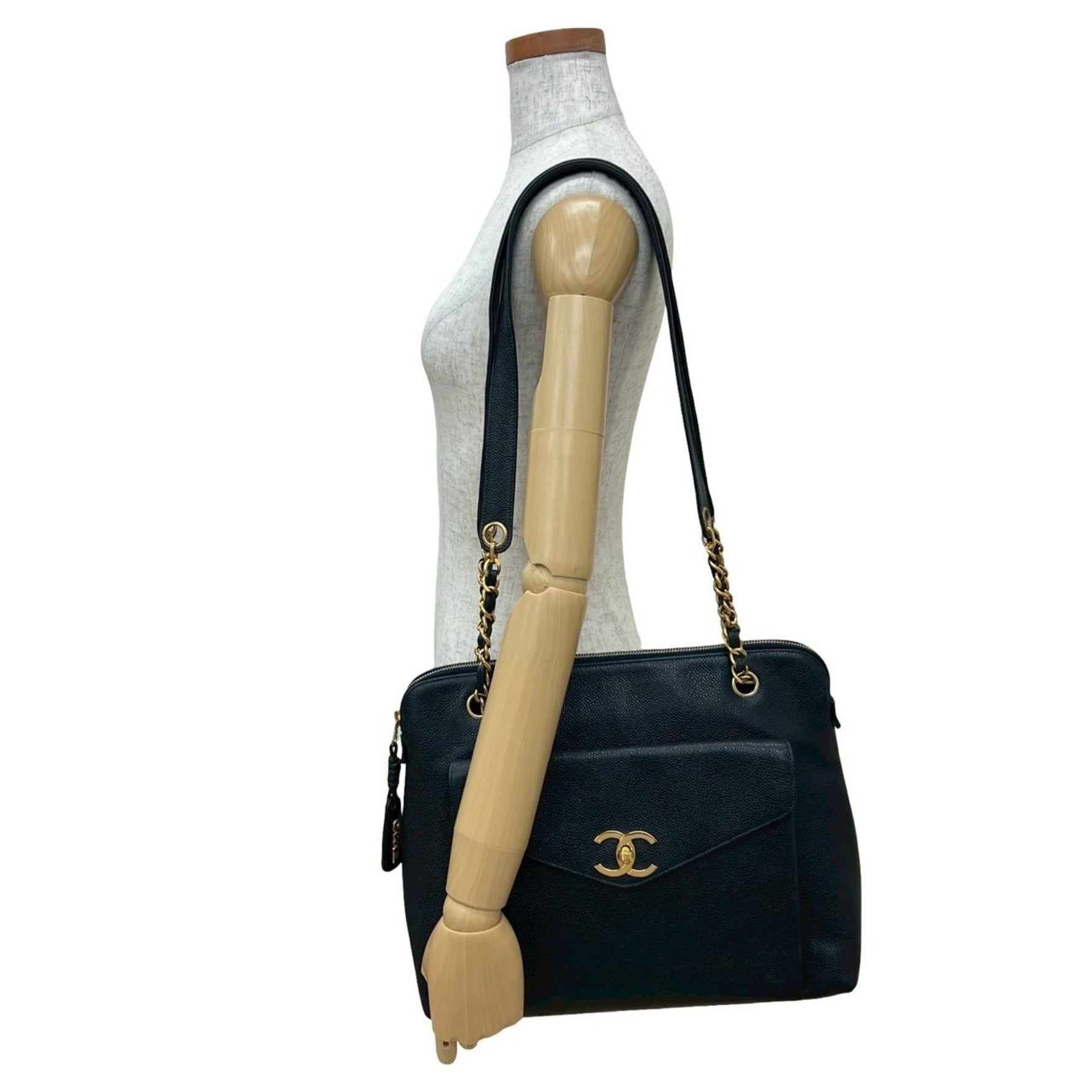 Seal No. 6 CHANEL Vintage Coco Mark Caviar Leather Chain Semi Shoulder Bag