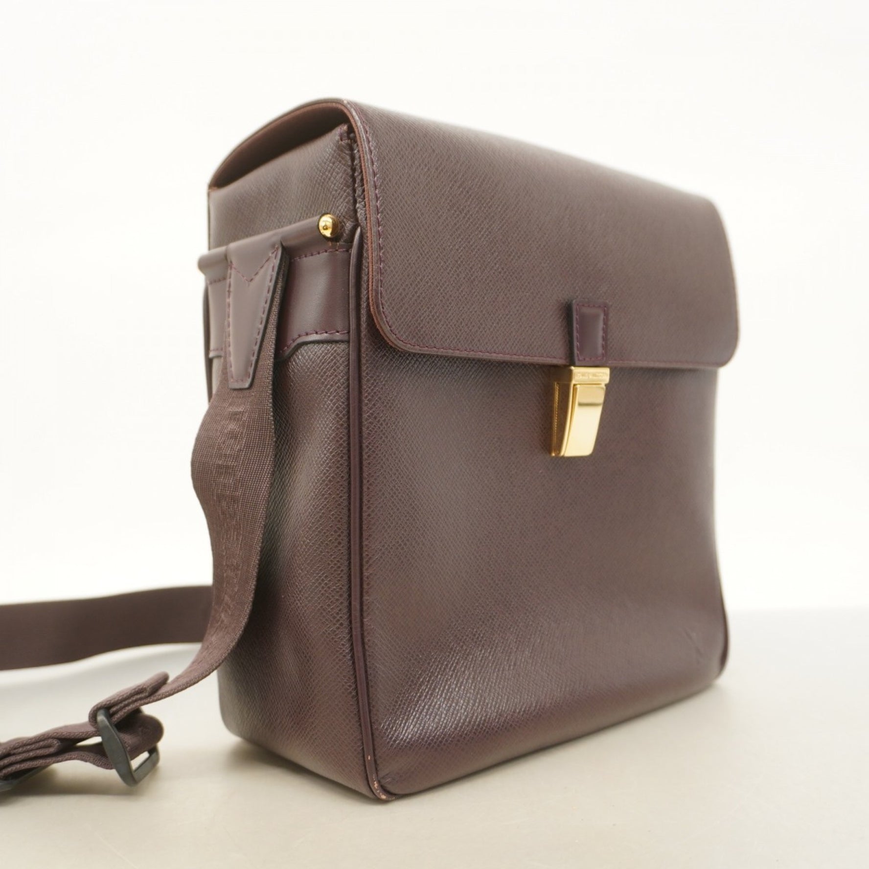 Louis Vuitton Taiga Yaranga Shoulder Bag