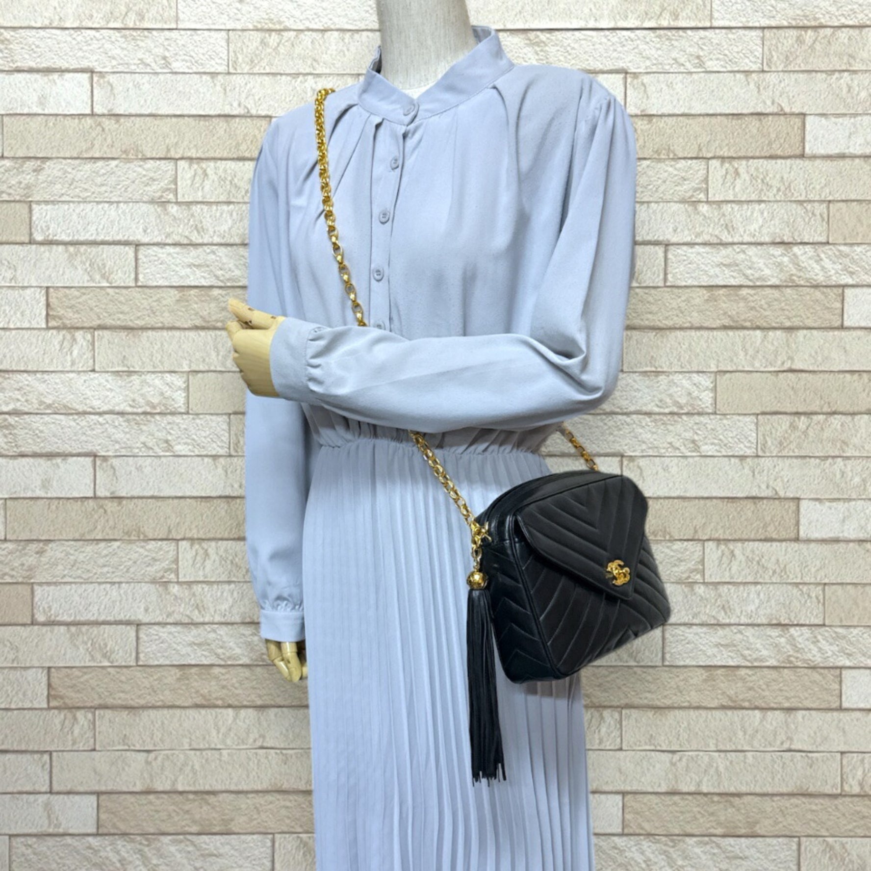 Chanel V-stitch shoulder bag lambskin ladies chain